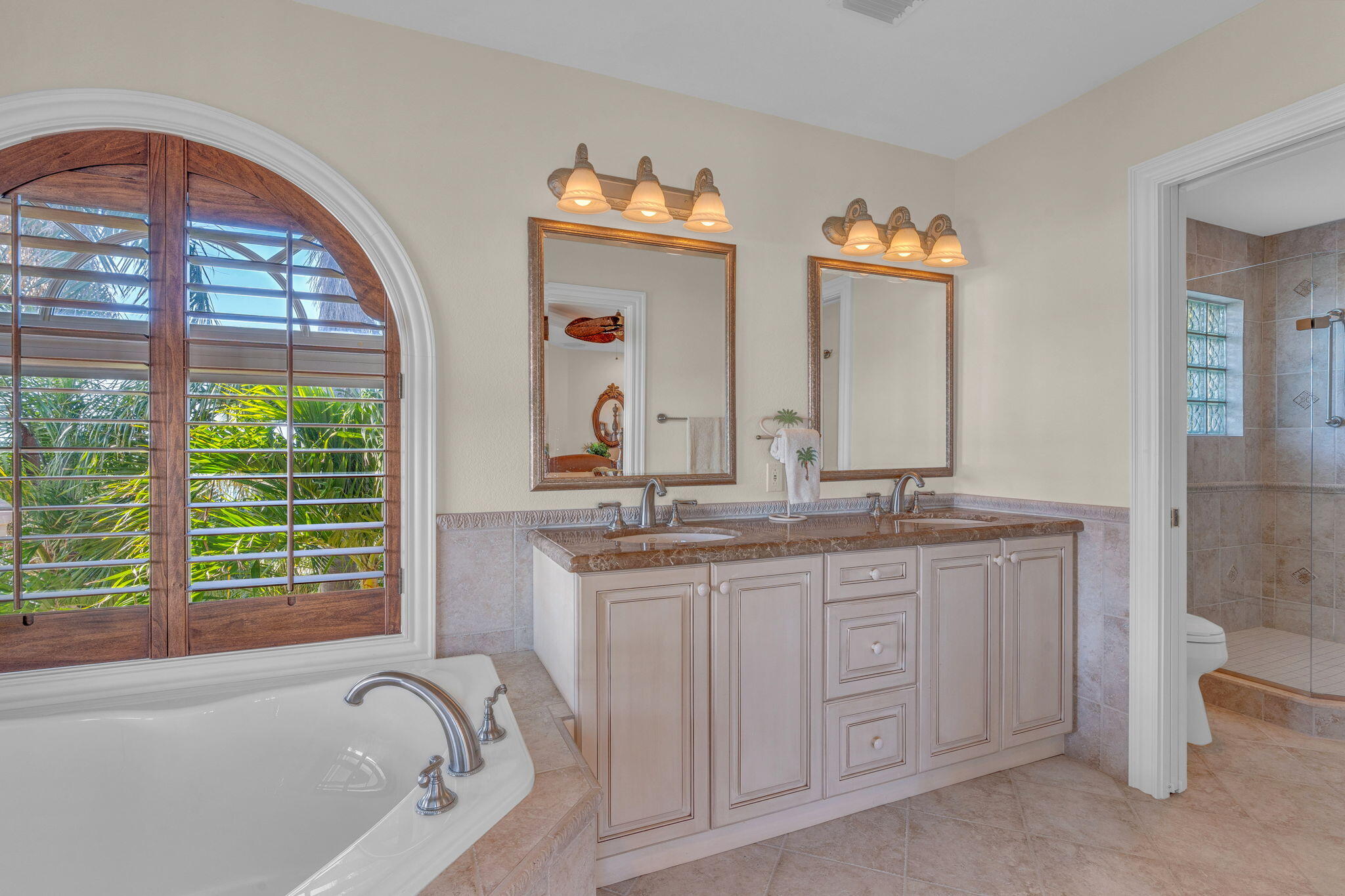 KEY COLONY, Florida, 33051, United States, 4 Bedrooms Bedrooms, ,5 BathroomsBathrooms,Residential,For Sale,1997483