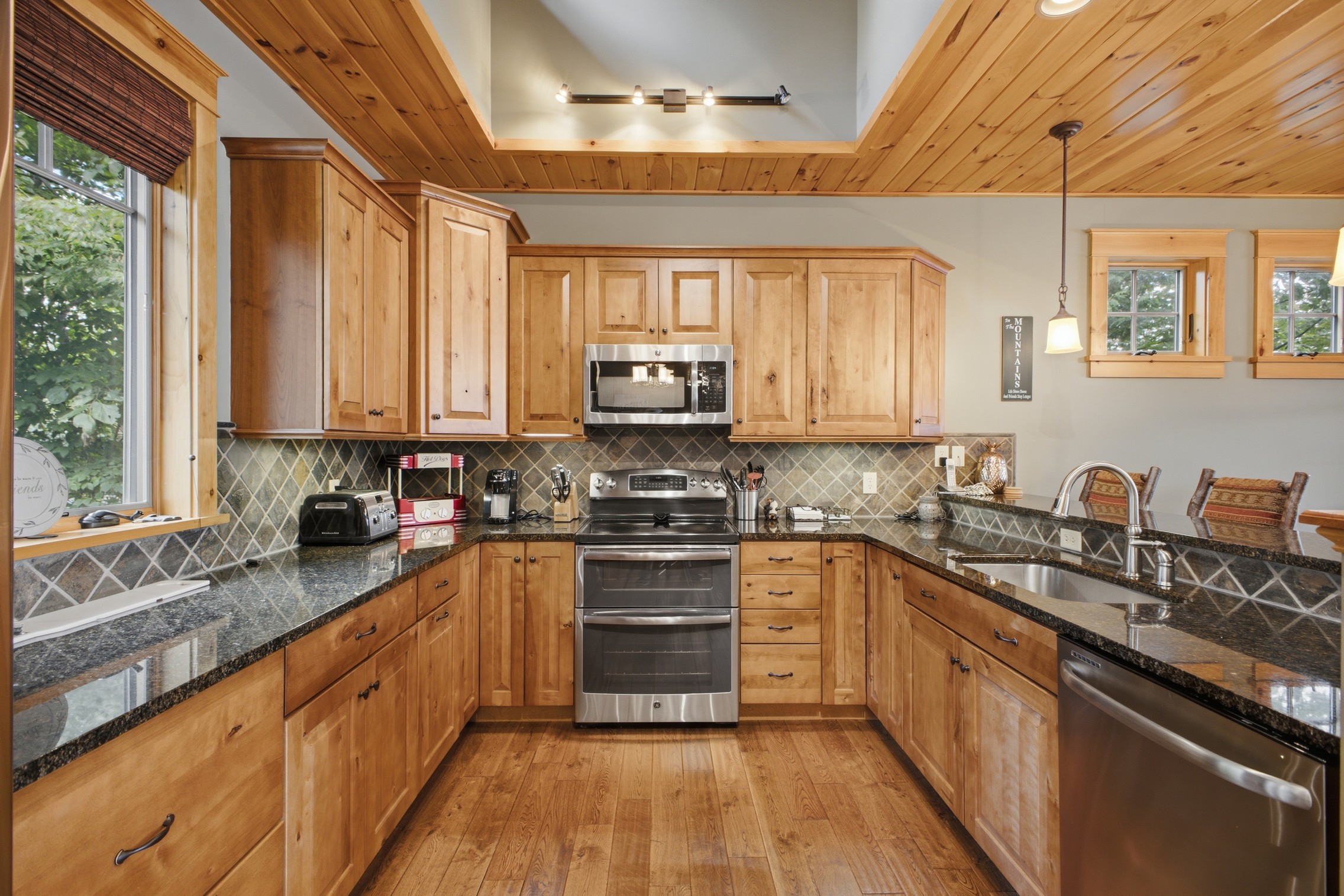  64 Pointe Drive, Schroon Lake, NY, 12870 - 物件實景