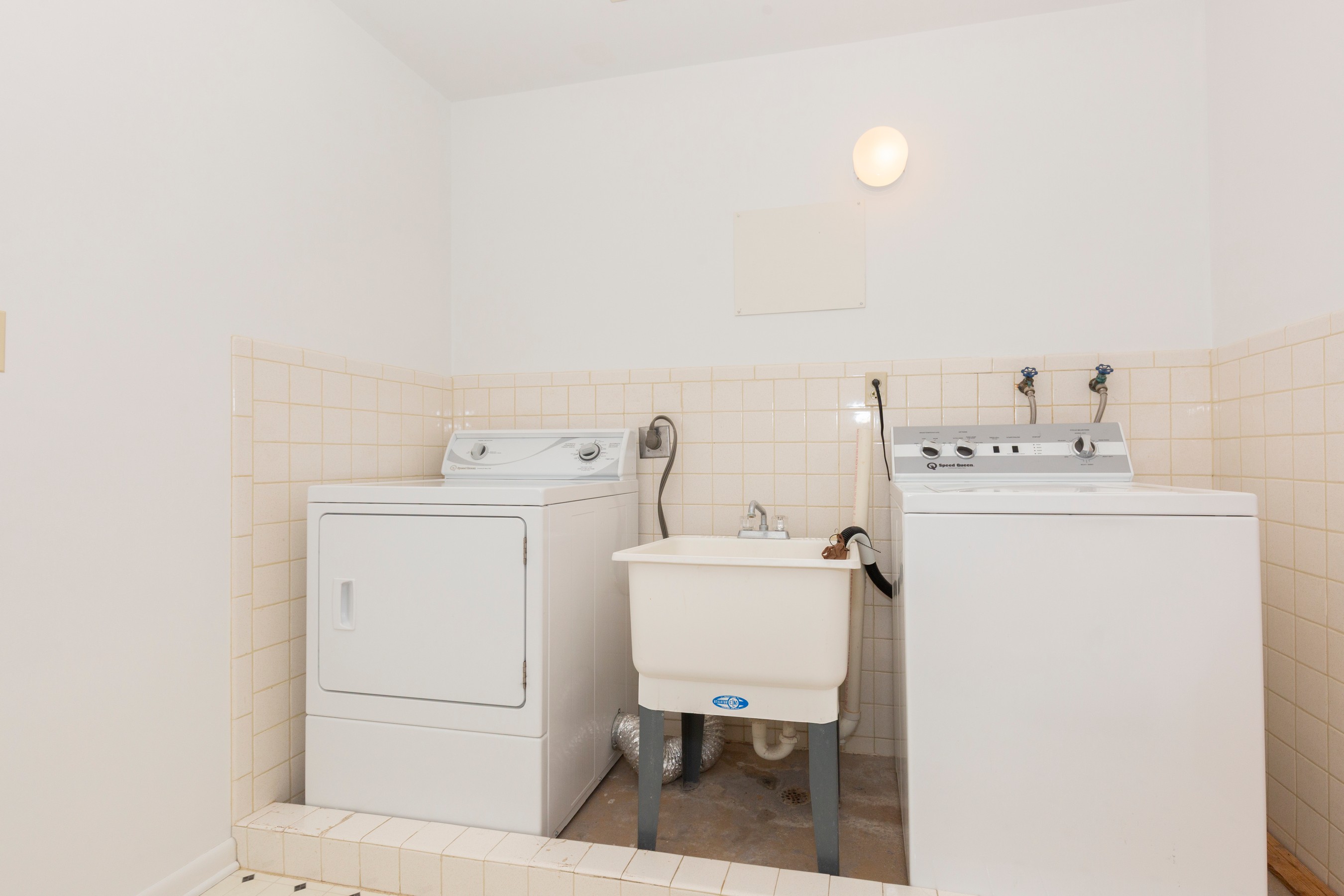  NONE AVAILABLE - 物件實景