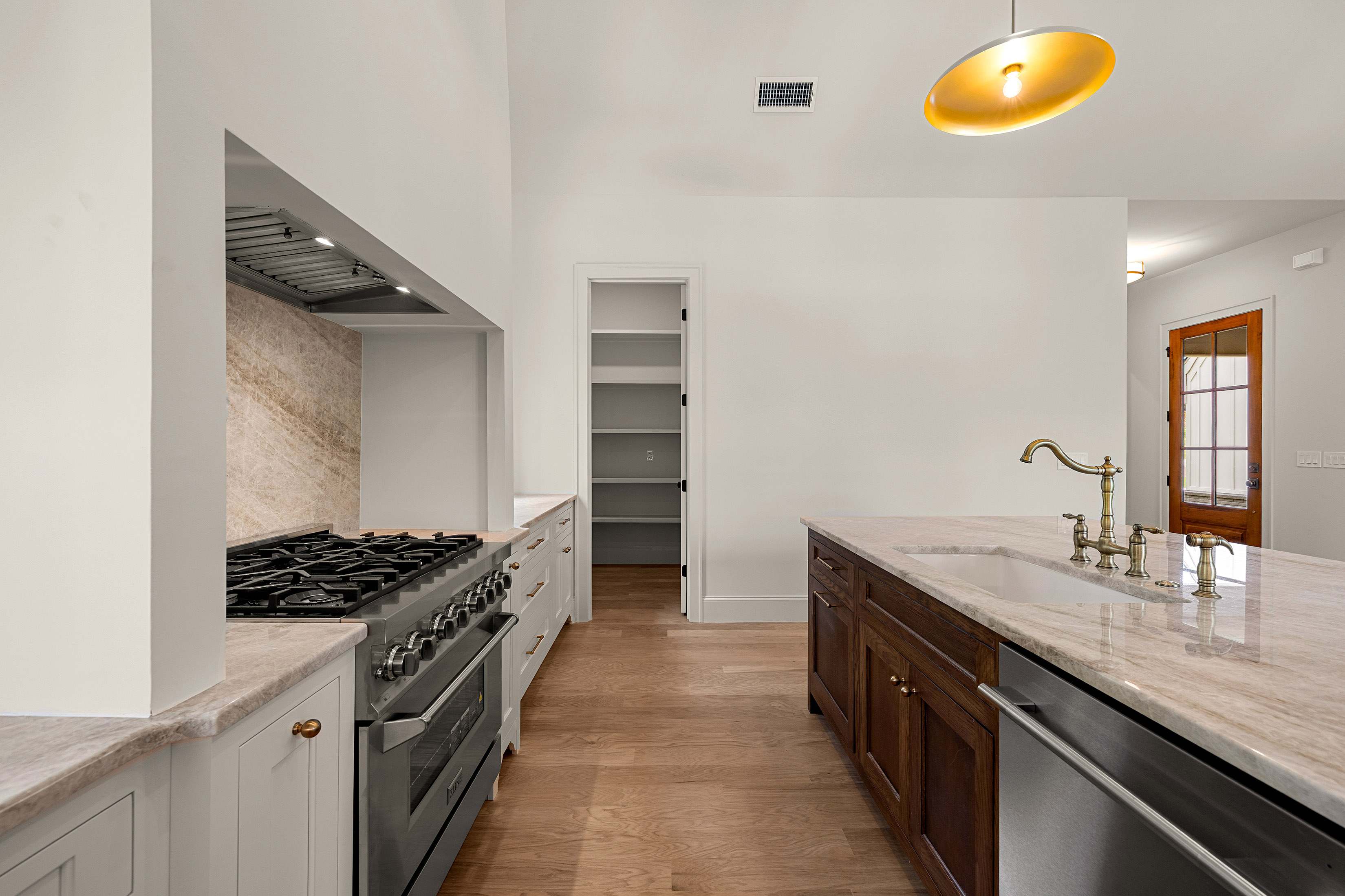  Beautiful New Construction With European Flair in Arbor Springs - 物件實景