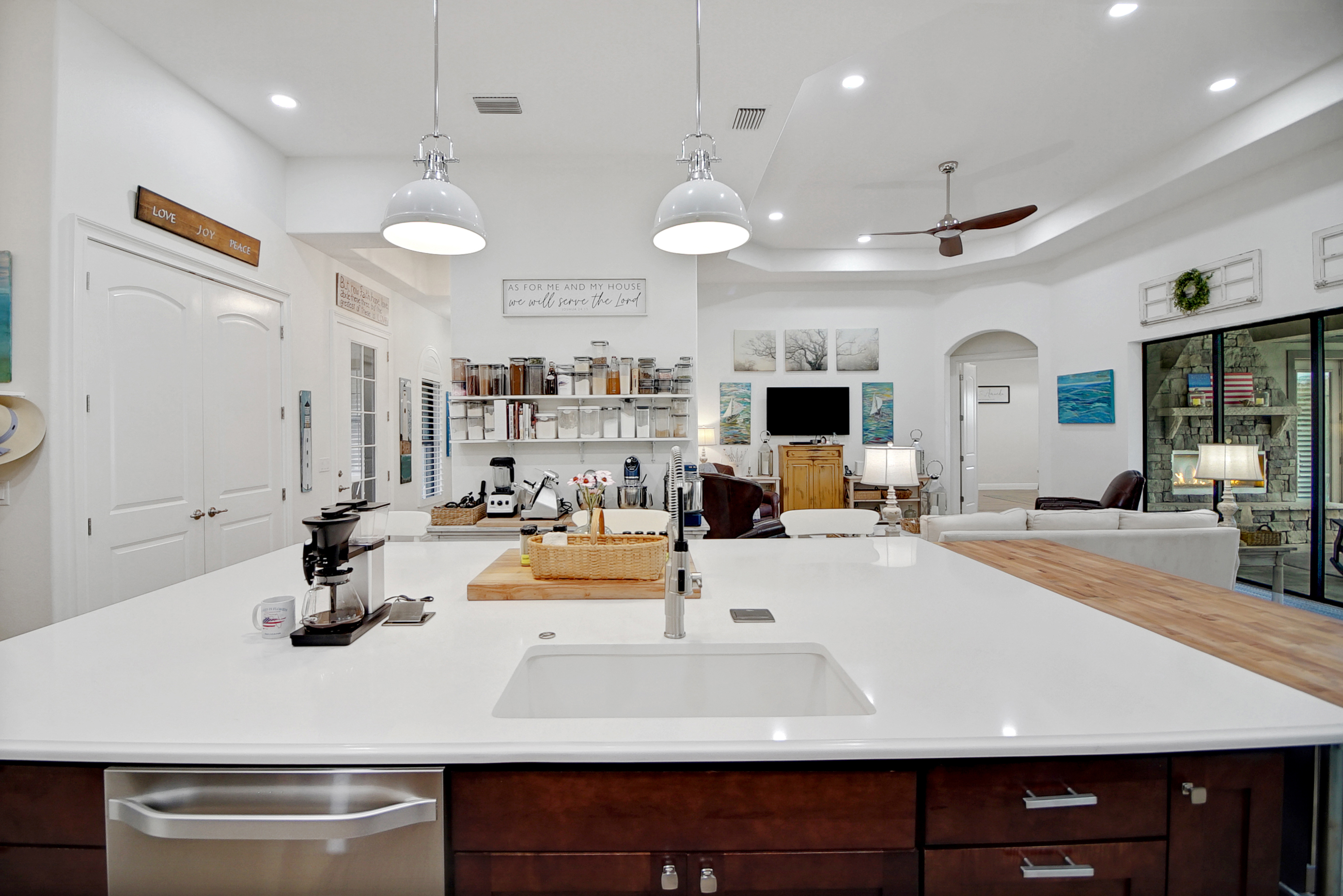 Lady Lake, Florida, 32159, United States, 4 Bedrooms Bedrooms, ,3 BathroomsBathrooms,Residential,For Sale,1922076