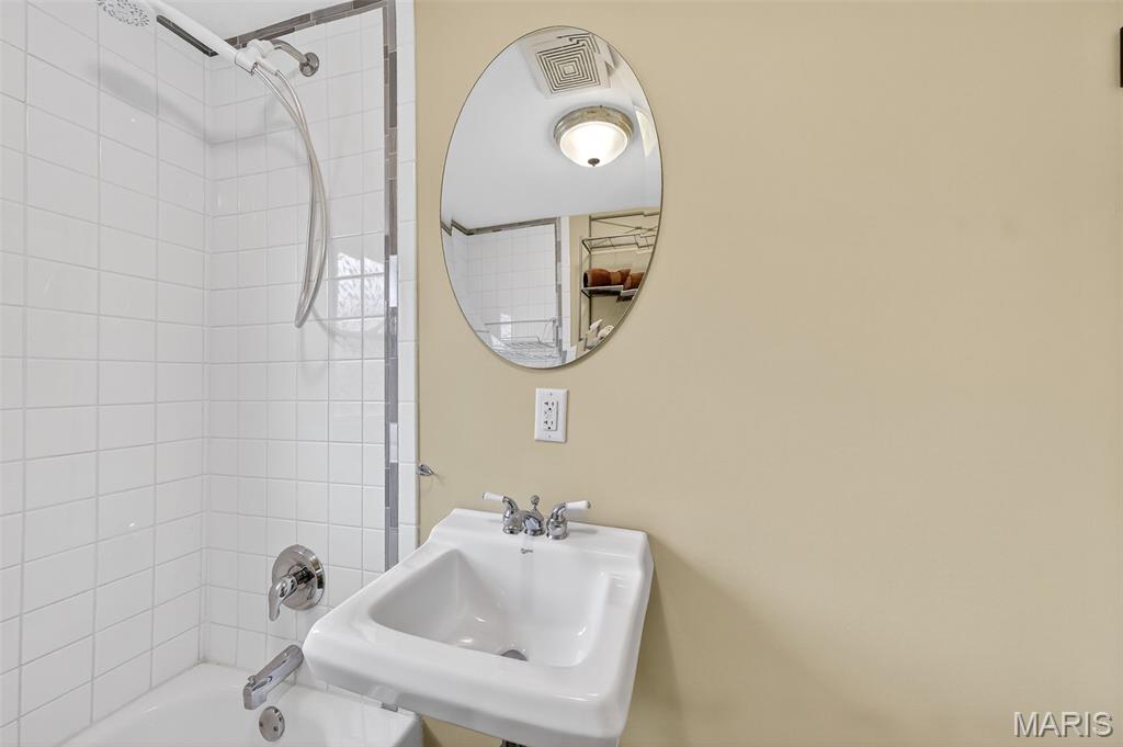 Foristell, Missouri, 63348, United States, 3 Bedrooms Bedrooms, ,2 BathroomsBathrooms,Residential,For Sale,1992000