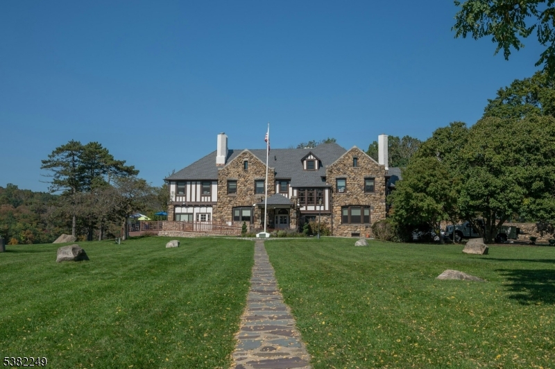 Rockaway Twp., New Jersey, 07866, United States, 3 Bedrooms Bedrooms, ,1 BathroomBathrooms,Residential,For Sale,1940622
