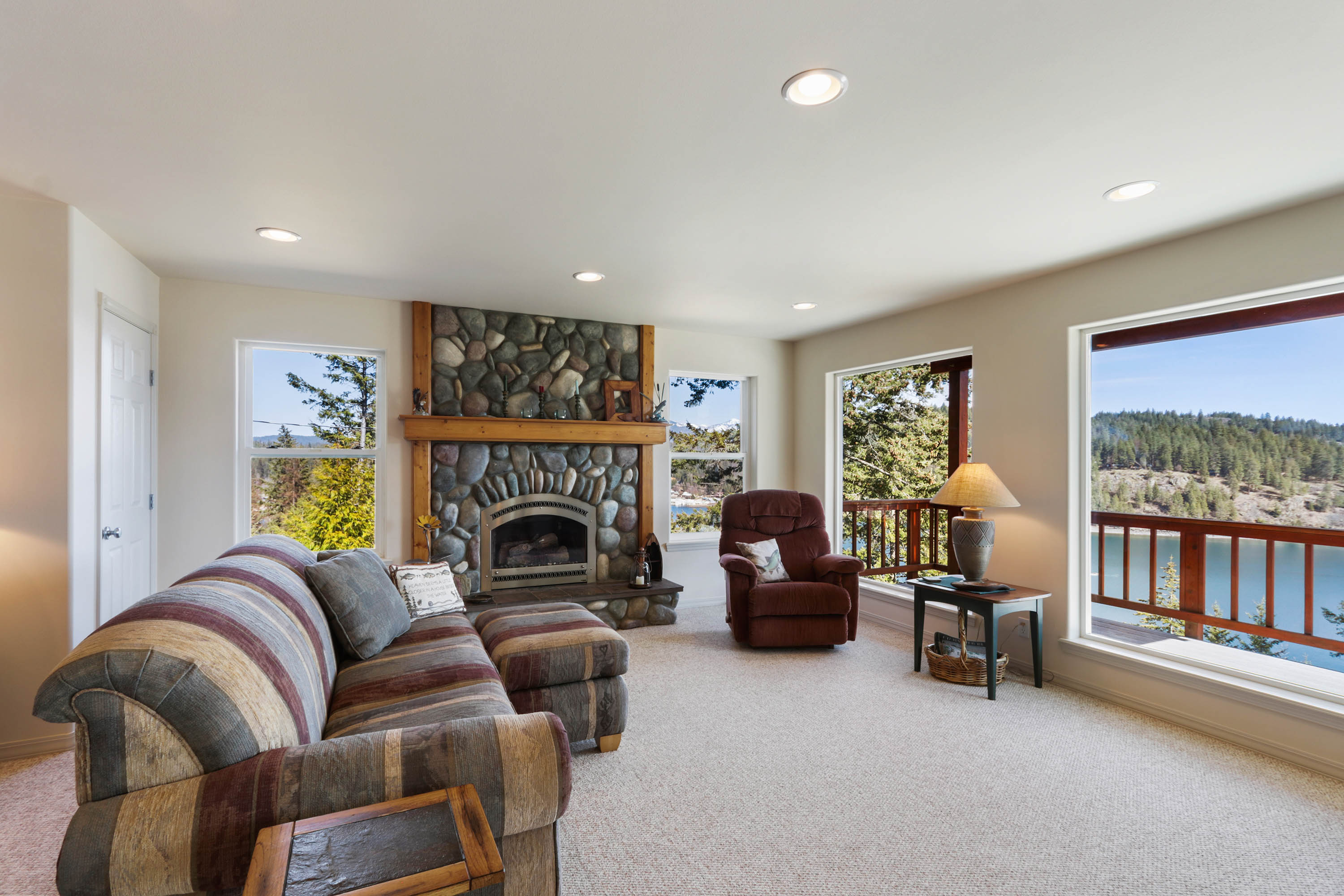 Sagle, Idaho, 83860, United States, 3 Bedrooms Bedrooms, ,2 BathroomsBathrooms,Residential,For Sale,1764165