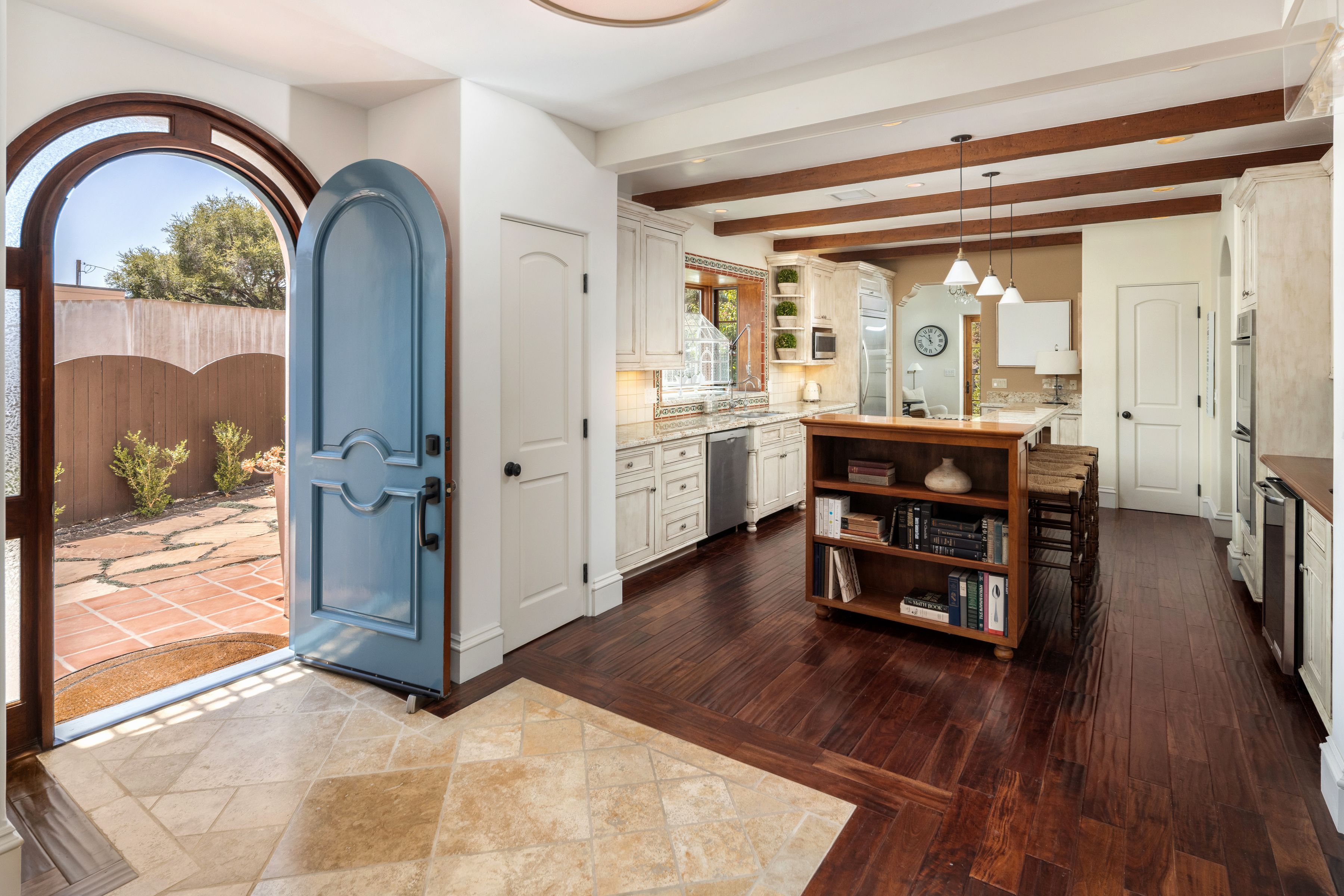  Classic Santa Barbara Home - 物件實景
