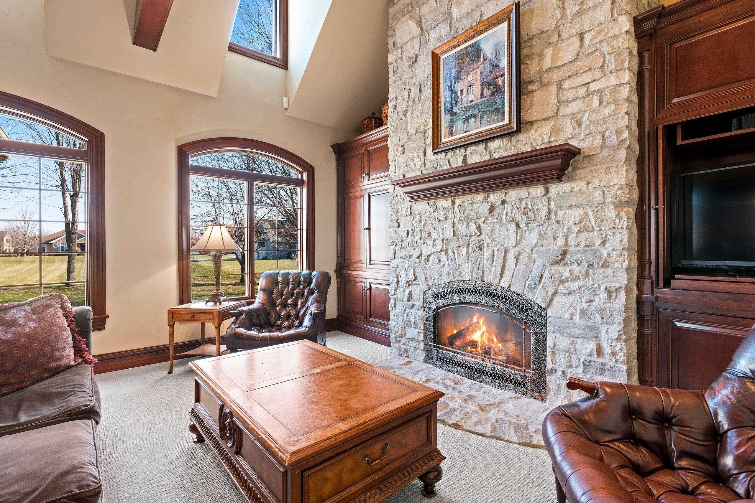 MENASHA, Wisconsin, 54952, United States, 6 Bedrooms Bedrooms, ,5 BathroomsBathrooms,Residential,For Sale,1994548