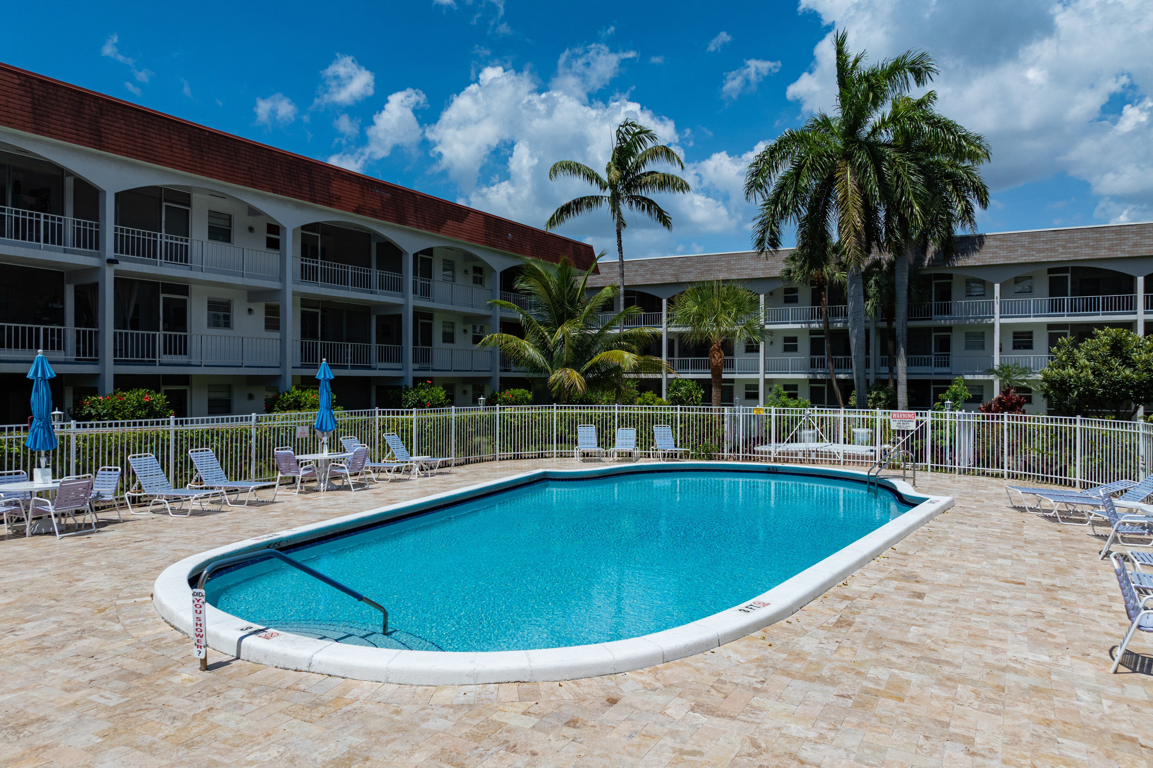  541 Blue Heron Dr, Hallandale Beach, FL, 33009 - 物件實景
