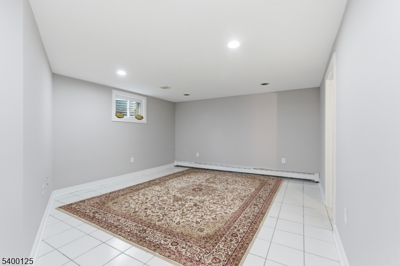 Mount Olive Twp., New Jersey, 07828, United States, 5 Bedrooms Bedrooms, ,3 BathroomsBathrooms,Residential,For Sale,2001791