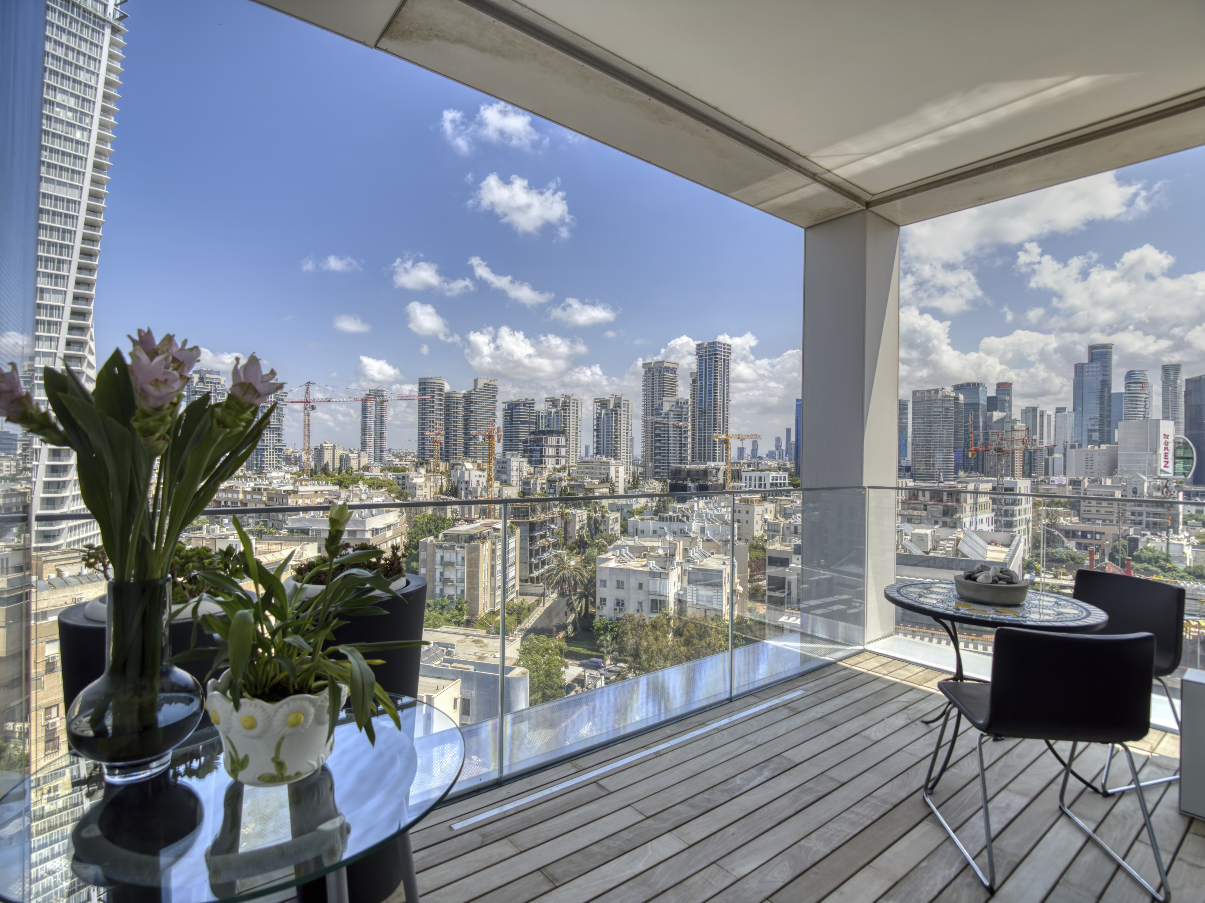  Designer Apartment with Panoramic Urban Views at Beit Lessin Tower - 物件實景