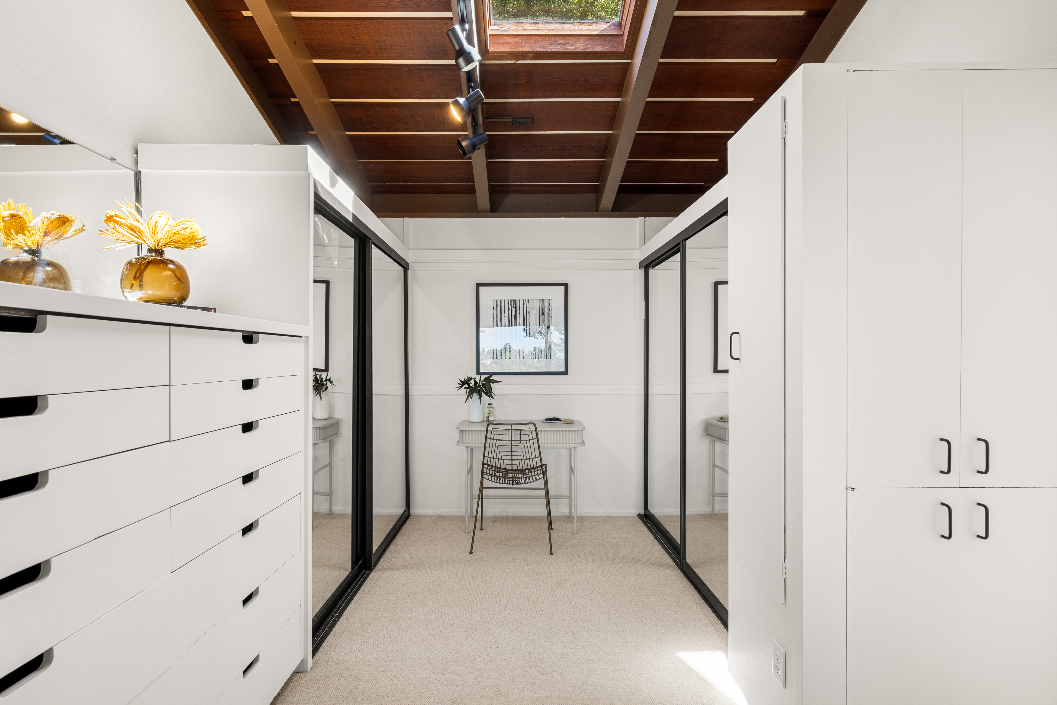  An Architectural Home Framed By Light And Views - 物件實景