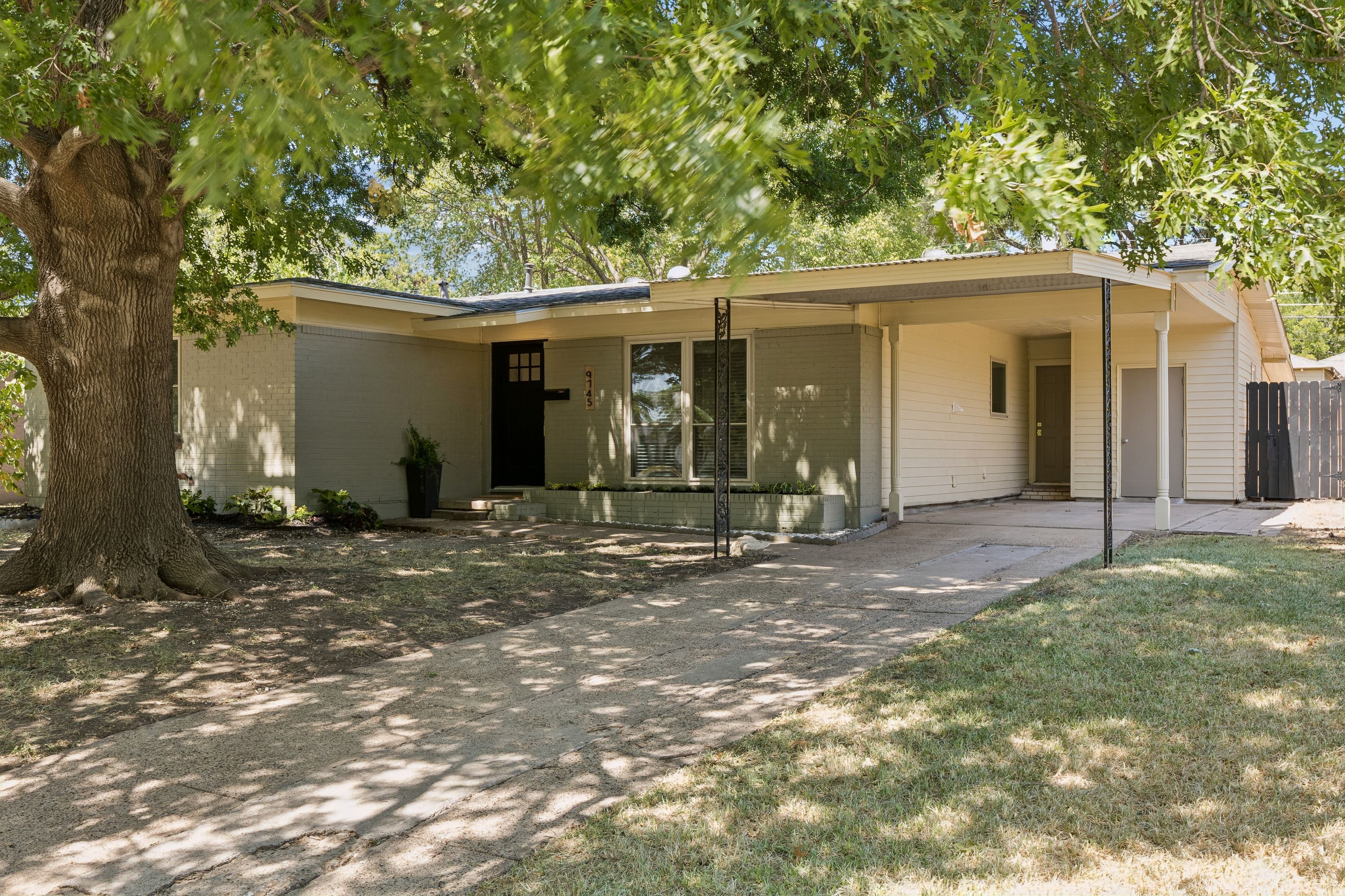  Light-Filled Midcentury Living Near White Rock Lake - 物件實景
