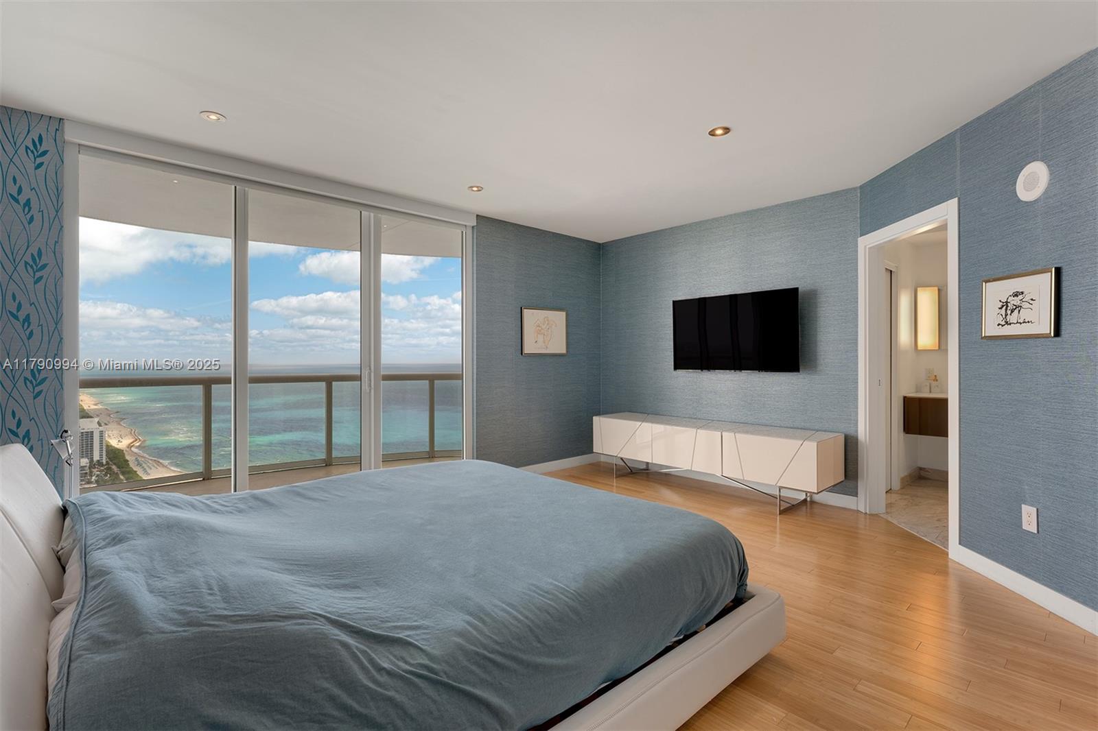 Miami Beach, Florida, 33141, United States, 2 Bedrooms Bedrooms, ,3 BathroomsBathrooms,Residential,For Sale,1794366
