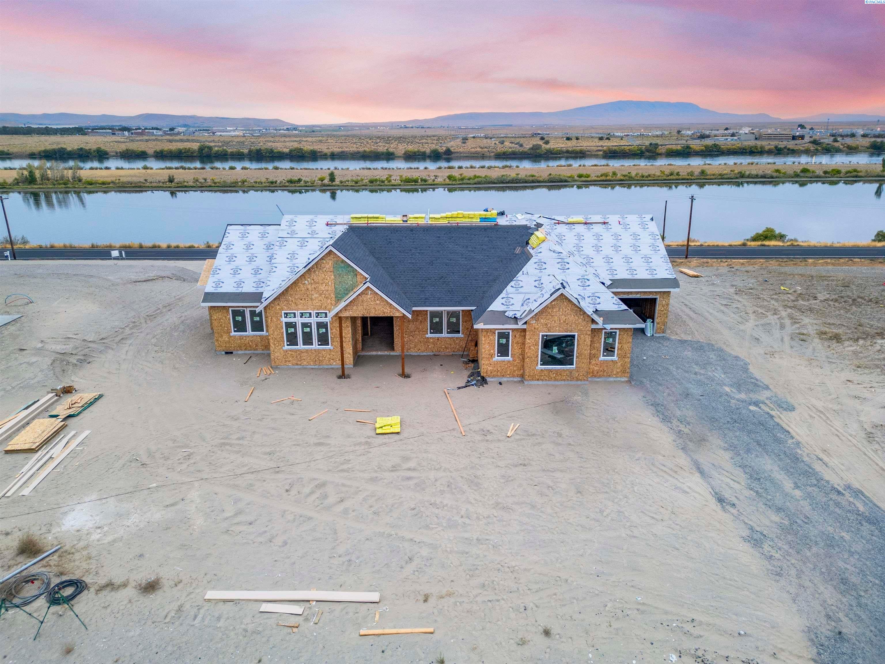 Pasco, Washington, 99301, United States, 4 Bedrooms Bedrooms, ,2 BathroomsBathrooms,Residential,For Sale,1978072