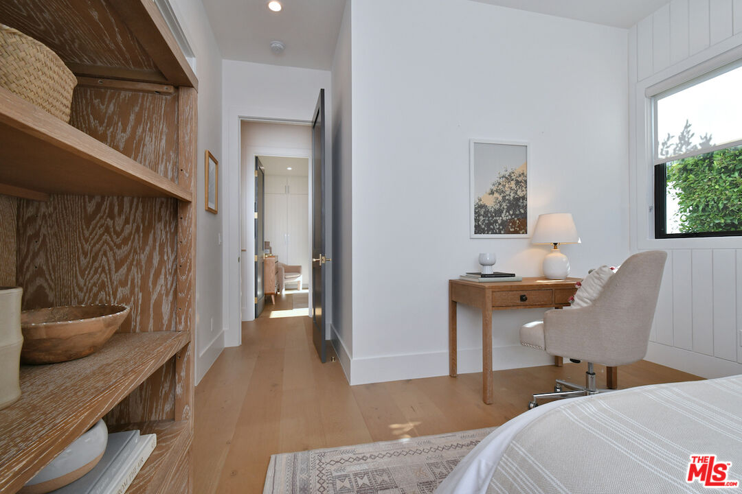 Encino, California, 91316, United States, 4 Bedrooms Bedrooms, ,5 BathroomsBathrooms,Residential,For Sale,2002982