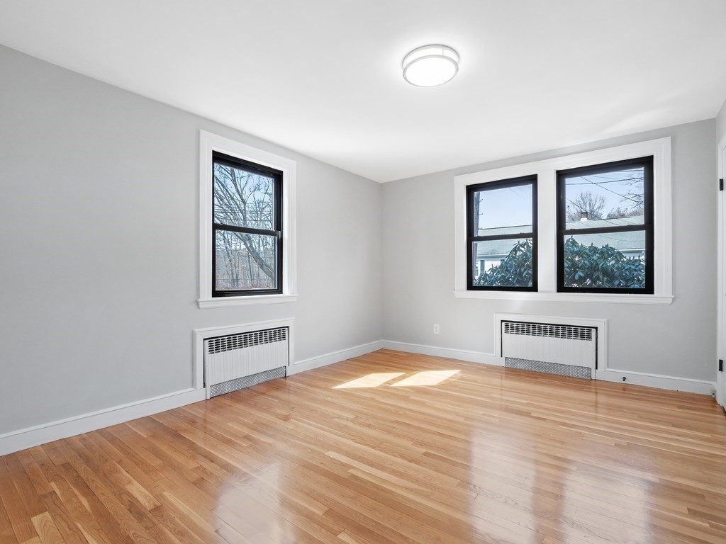 Waltham, Massachusetts, 02453, United States, 5 Bedrooms Bedrooms, ,3 BathroomsBathrooms,Residential,For Sale,1744769