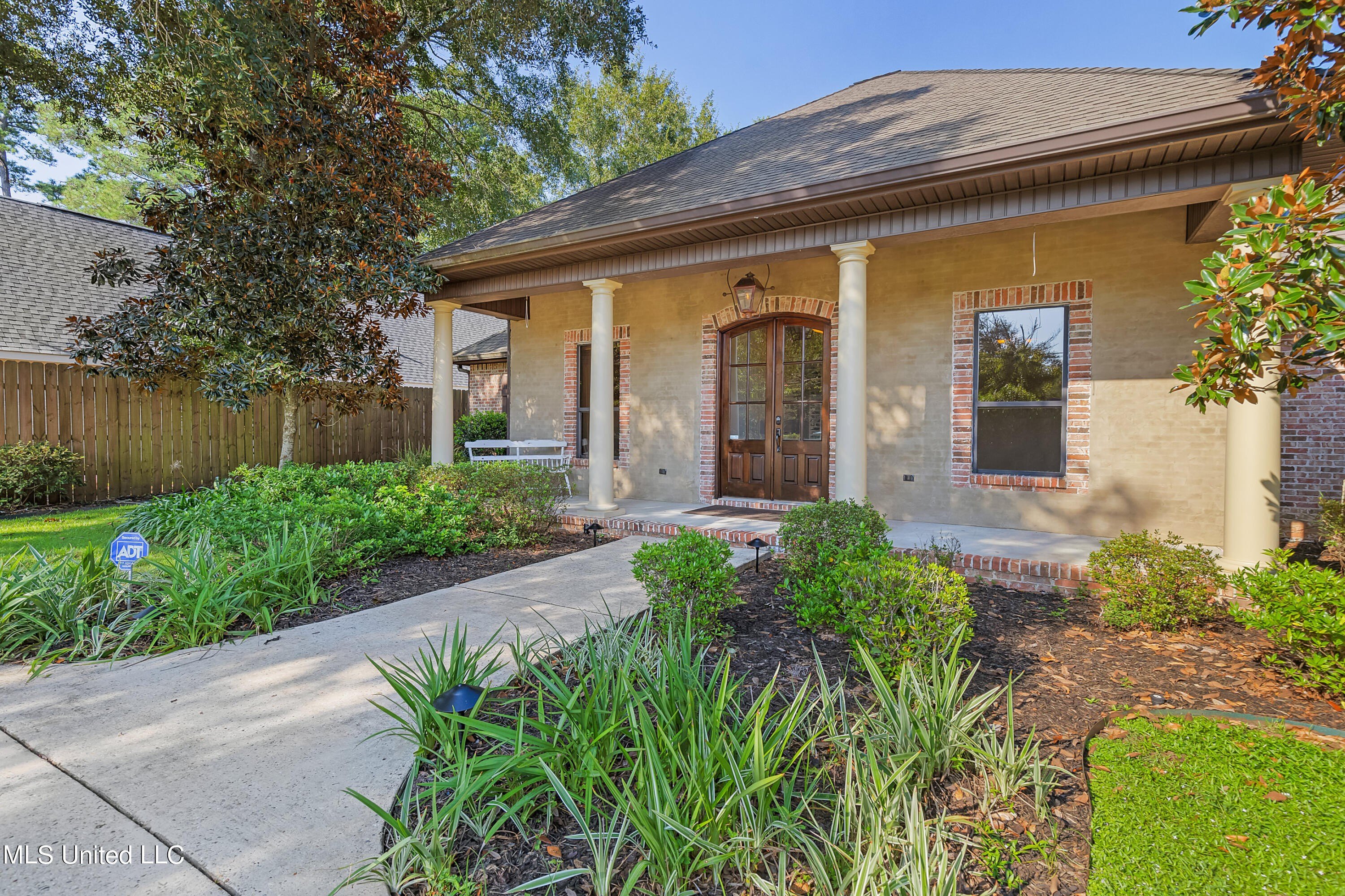 Ocean Springs, Mississippi, 39564, United States, 4 Bedrooms Bedrooms, ,3 BathroomsBathrooms,Residential,For Sale,1978241