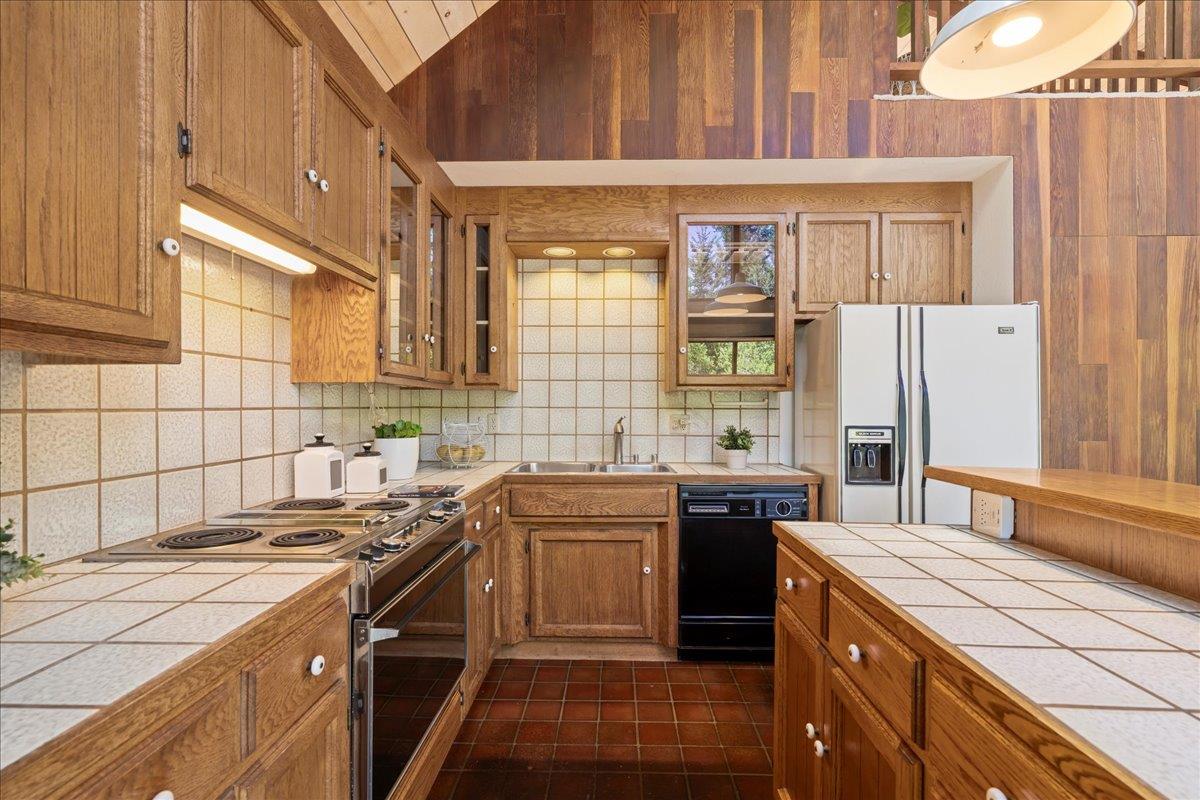 Los Gatos, California, 95033, United States, 3 Bedrooms Bedrooms, ,2 BathroomsBathrooms,Residential,For Sale,1905866
