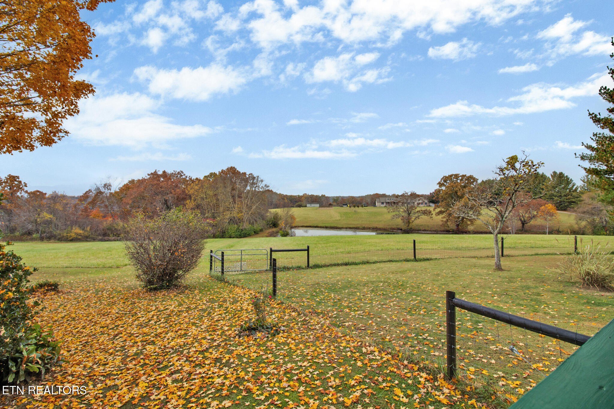 Crossville, Tennessee, 38555, United States, 4 Bedrooms Bedrooms, ,3 BathroomsBathrooms,Residential,For Sale,1996512