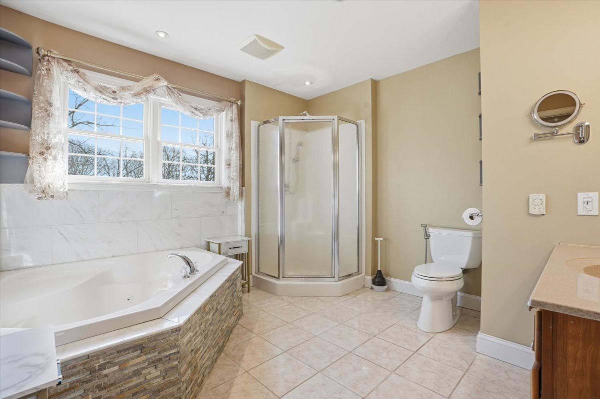 Milford, Pennsylvania, 18337, United States, 4 Bedrooms Bedrooms, ,3 BathroomsBathrooms,Residential,For Sale,2013781