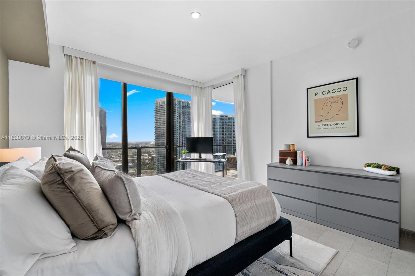Miami, Florida, 33131, United States, 2 Bedrooms Bedrooms, ,3 BathroomsBathrooms,Residential,For Sale,1877459