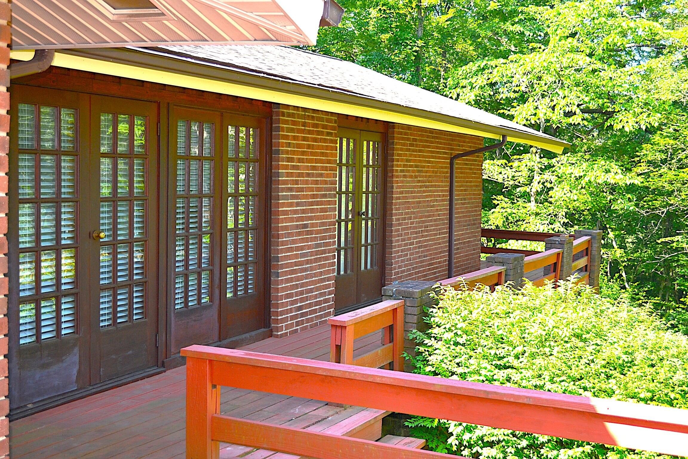 Lewisburg, West Virginia, 24901, United States, 6 Bedrooms Bedrooms, ,3 BathroomsBathrooms,Residential,For Sale,1940620