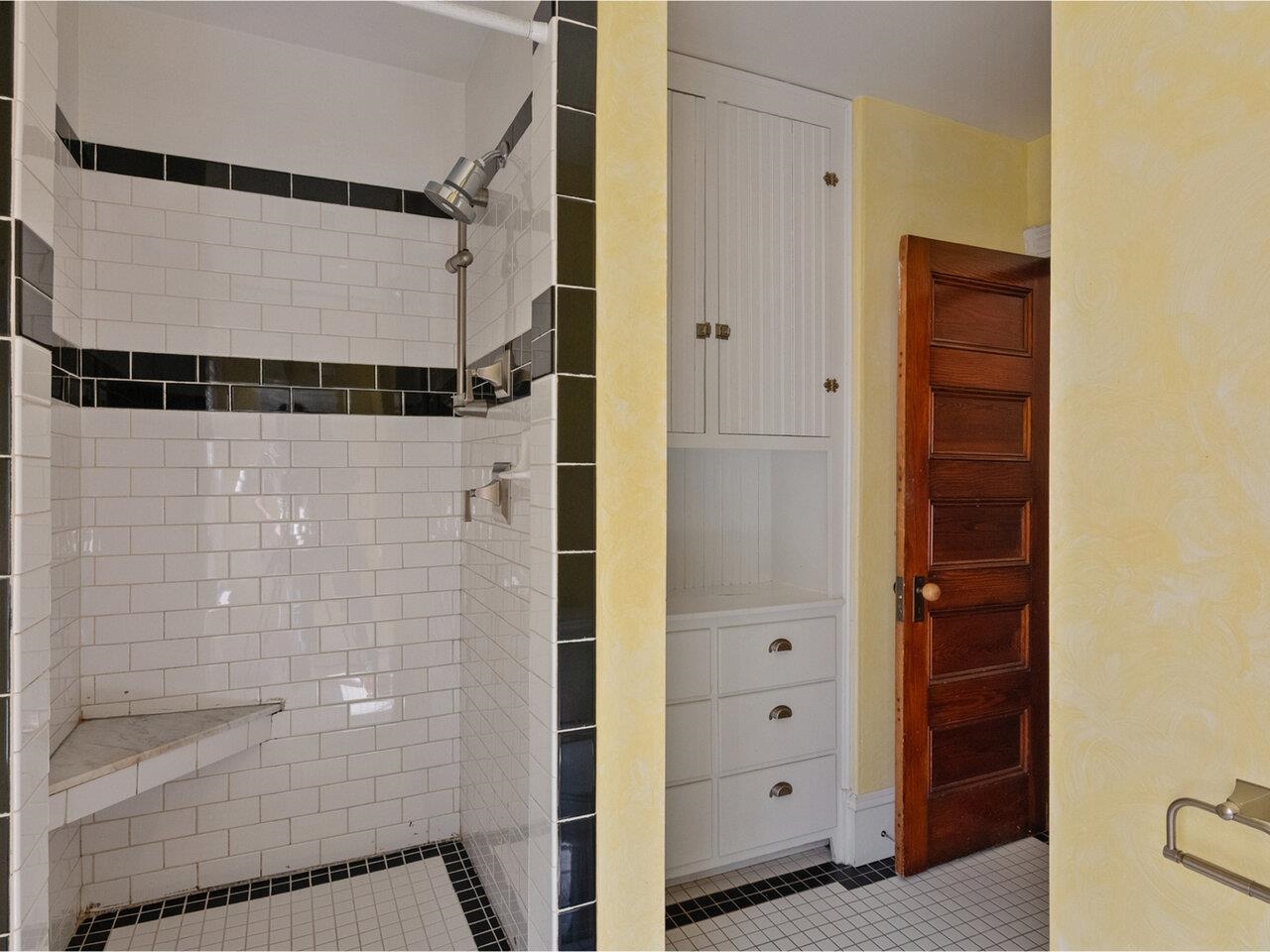 Burlington, Vermont, 05401, United States, 5 Bedrooms Bedrooms, ,2 BathroomsBathrooms,Residential,For Sale,1862244