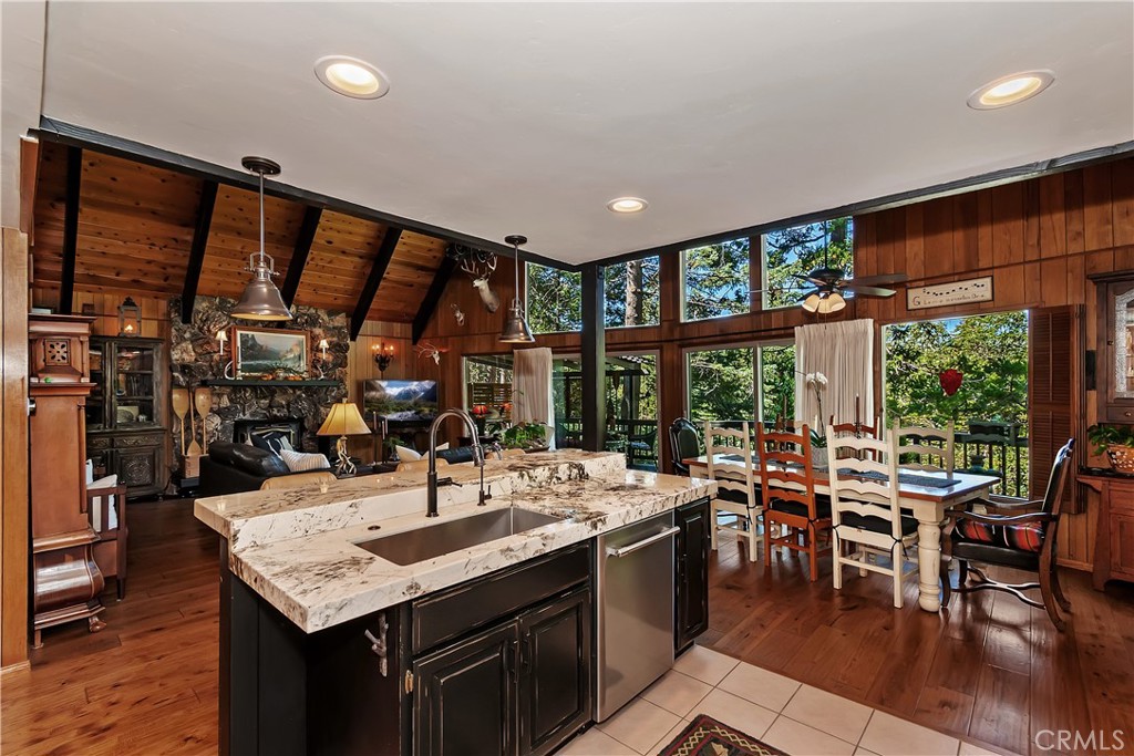 Lake Arrowhead, California, 92352, United States, 3 Bedrooms Bedrooms, ,1 BathroomBathrooms,Residential,For Sale,1988243