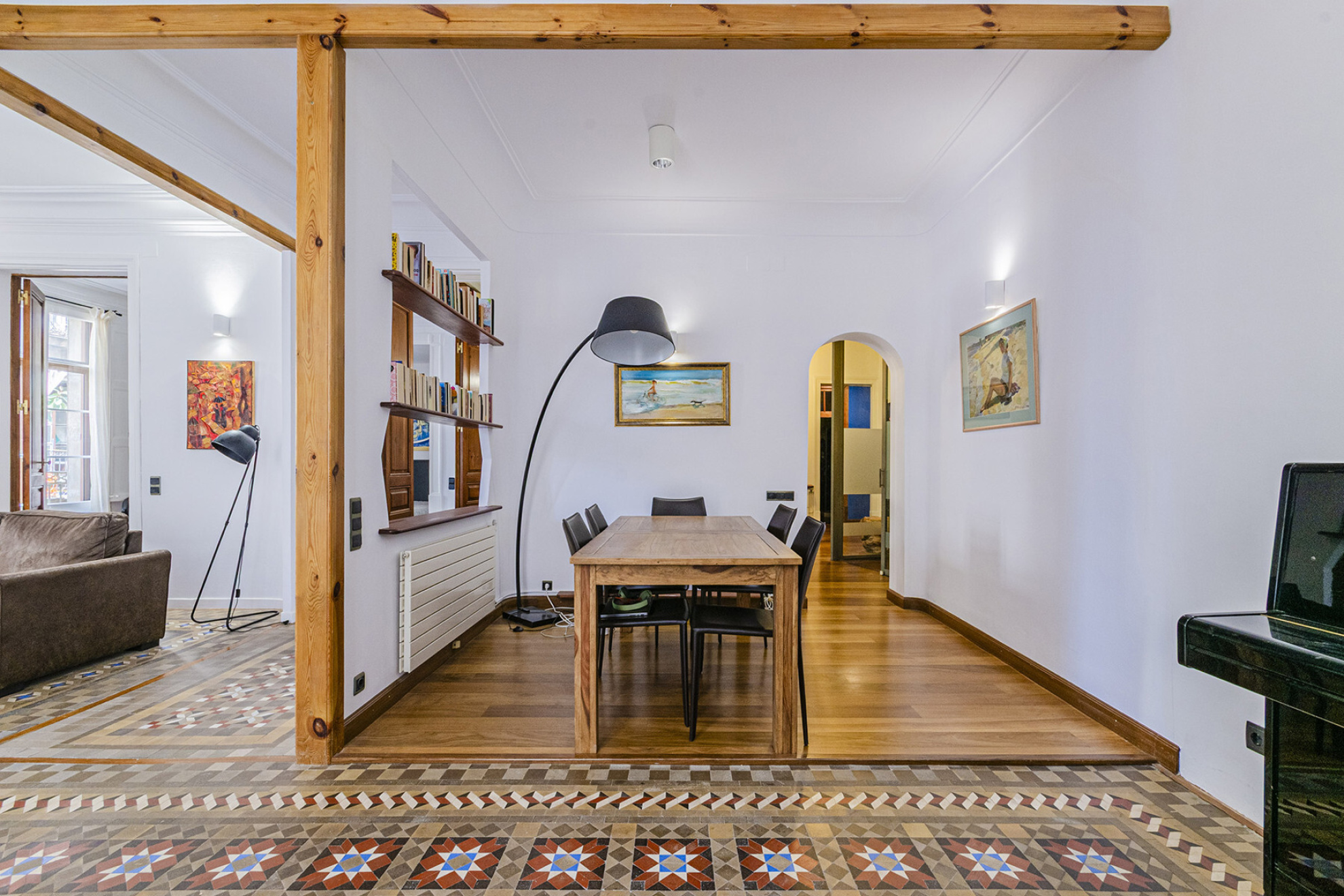  Large apartment with its own style in the oldest part of Barcelona - 物件實景