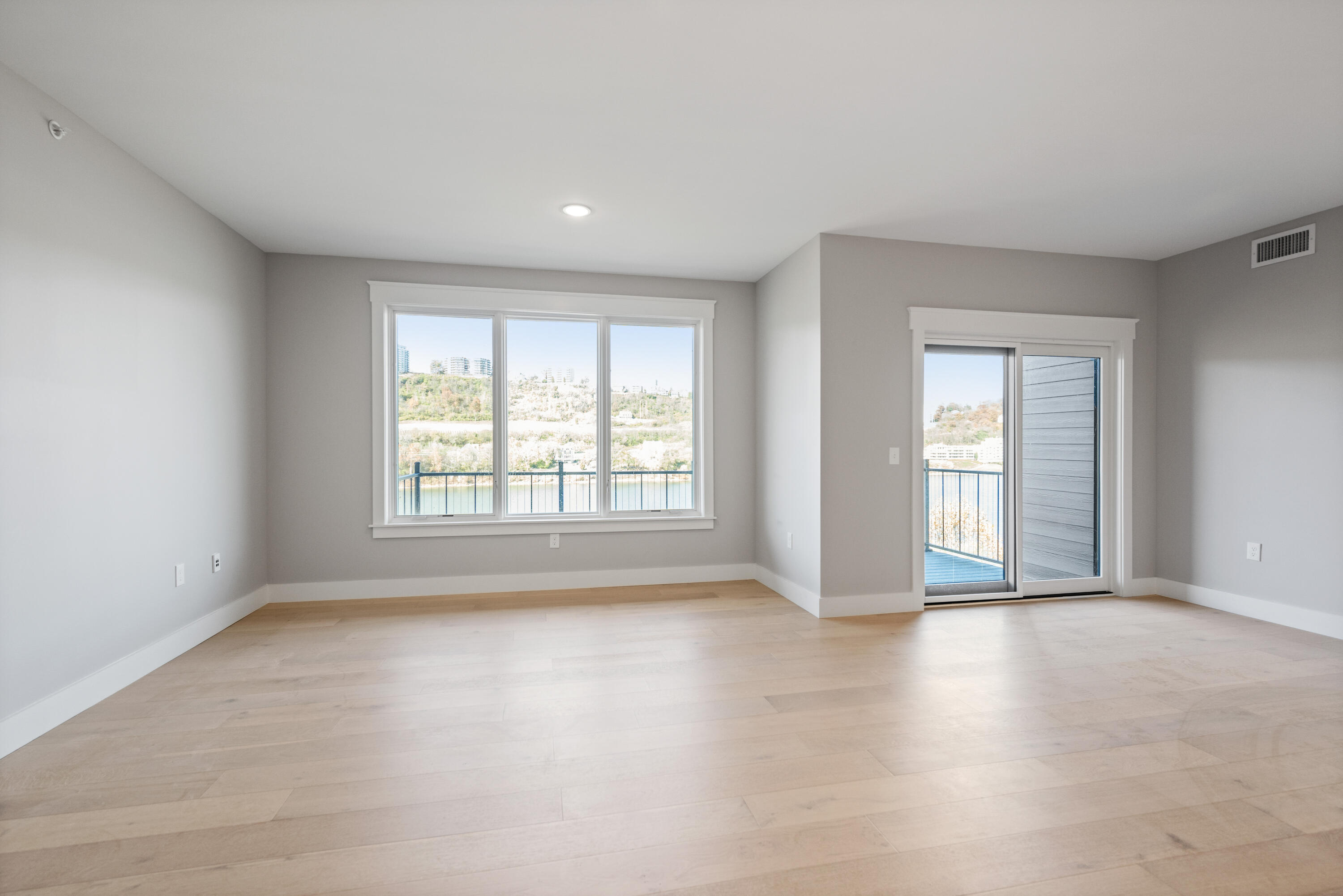 Dayton, Kentucky, 41074, United States, 2 Bedrooms Bedrooms, ,3 BathroomsBathrooms,Residential,For Sale,1995774