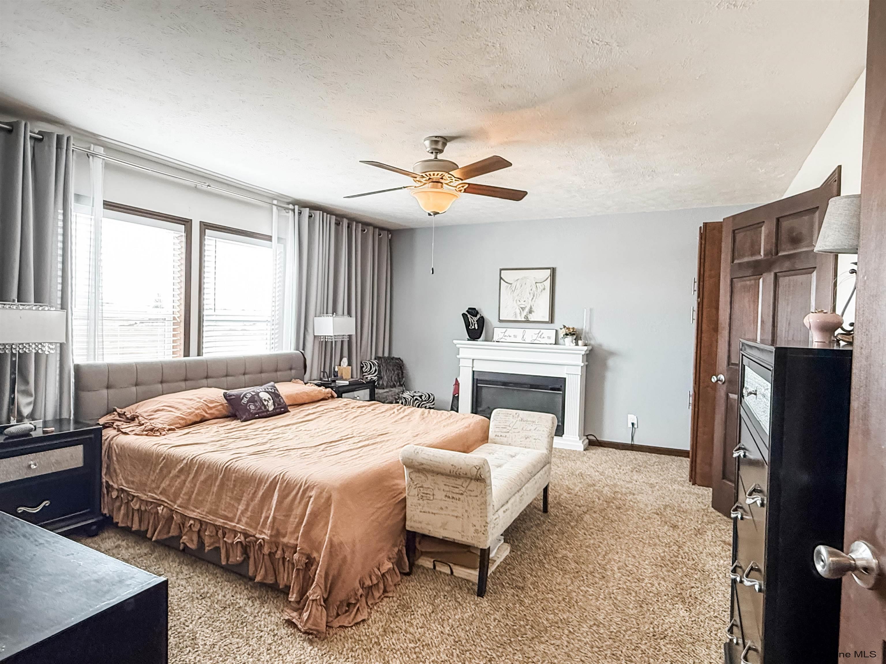 Cheyenne, Wyoming, 82009, United States, 3 Bedrooms Bedrooms, ,2 BathroomsBathrooms,Residential,For Sale,1940836