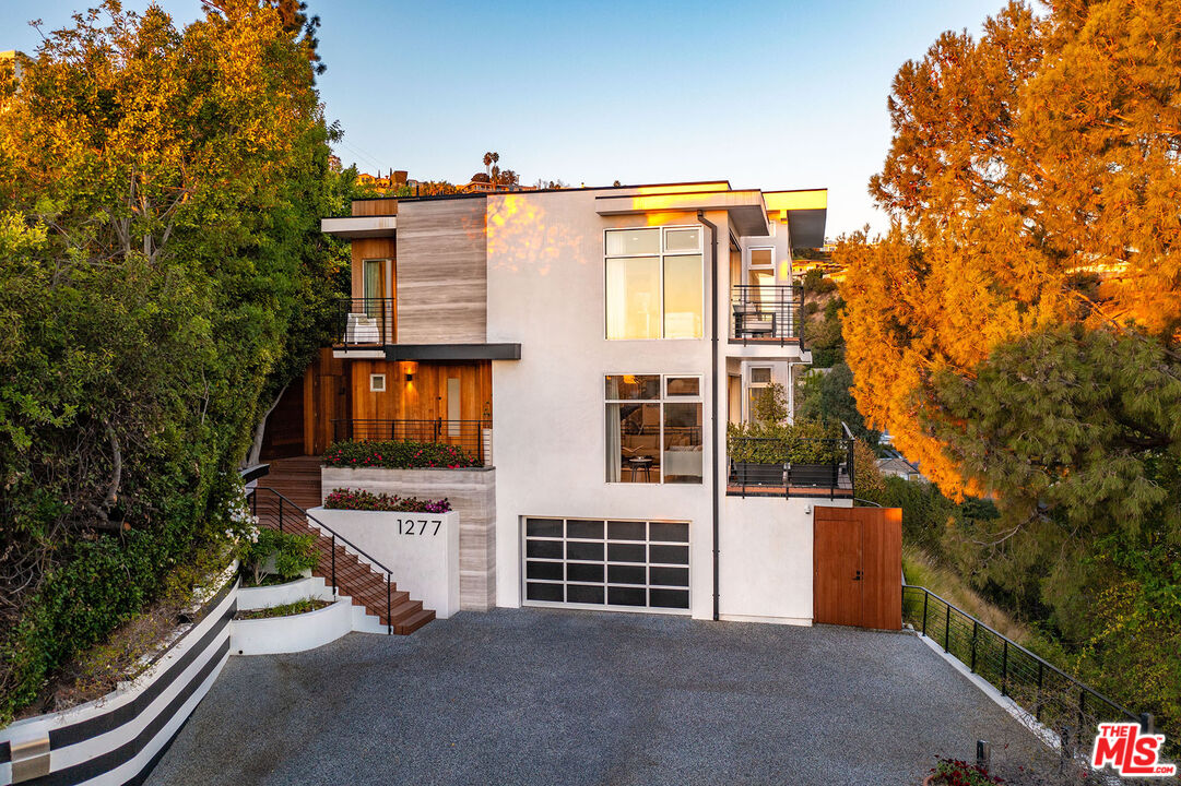 Los Angeles, California, 90069, United States, 4 Bedrooms Bedrooms, ,5 BathroomsBathrooms,Residential,For Sale,1759770