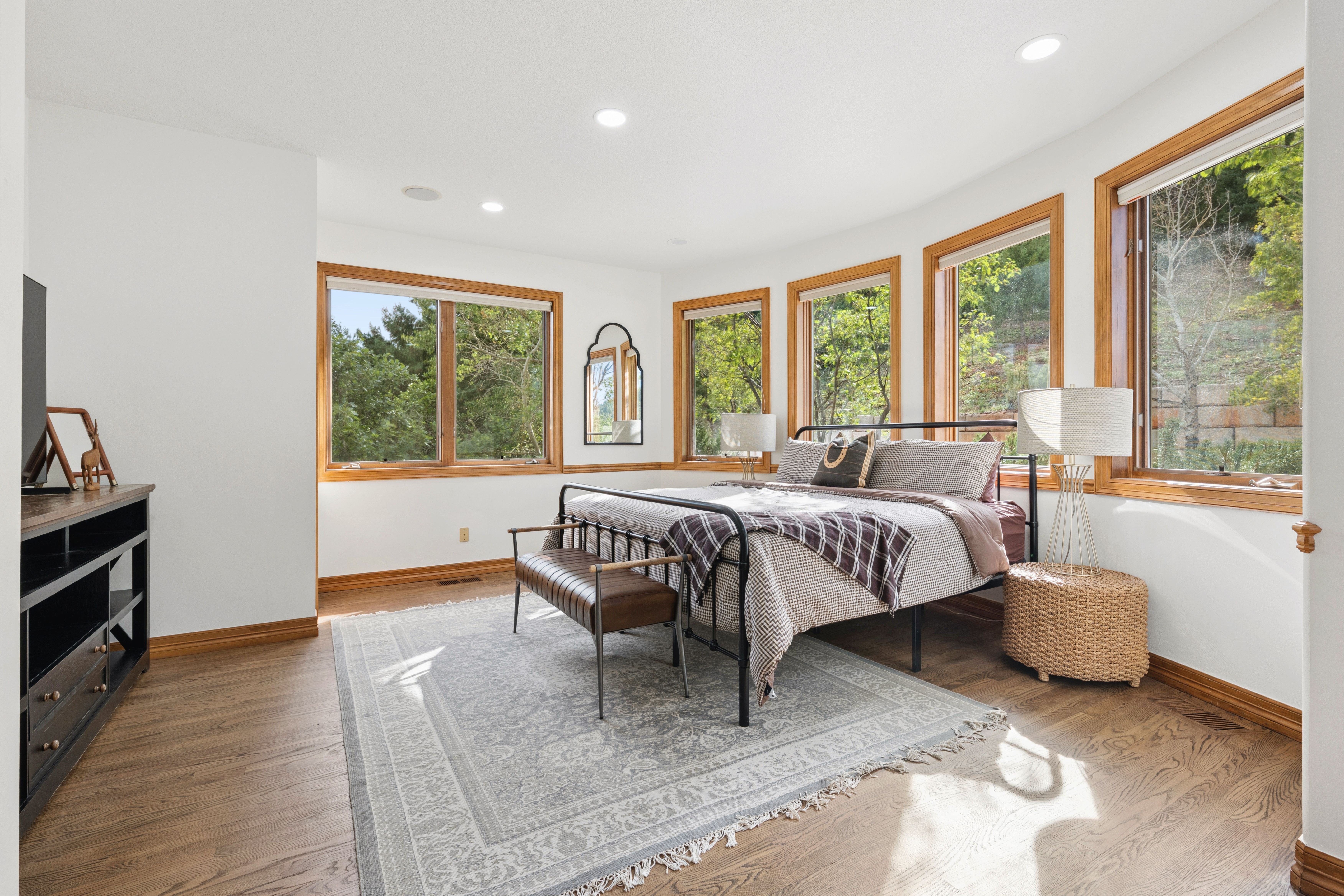  Remodeled 6,100 sq ft rancher on a magical setting spanning 72 acres - 物件實景