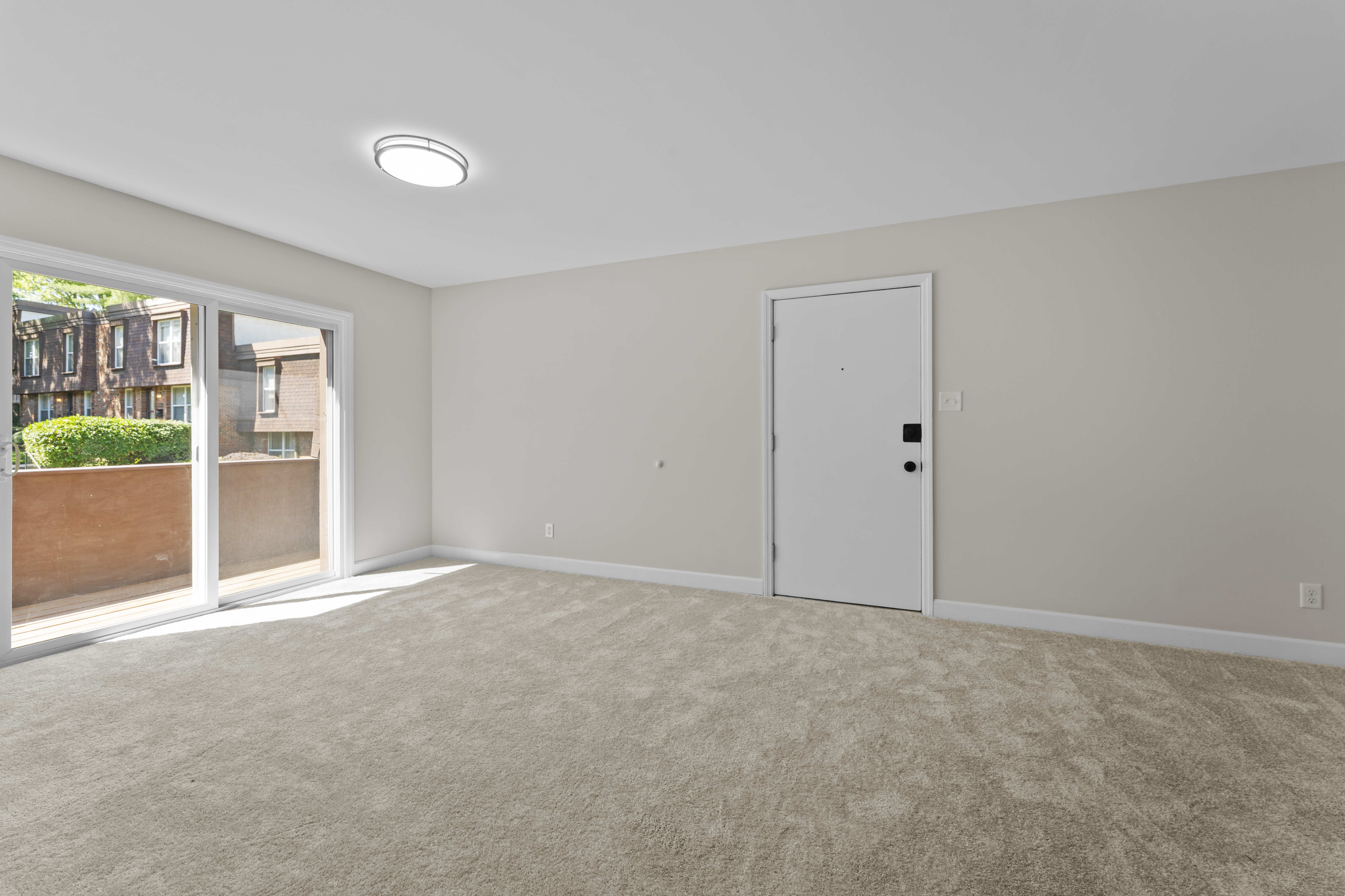  Completely Renovated Garden-Style Condo in Parkway Central Schools - 物件實景