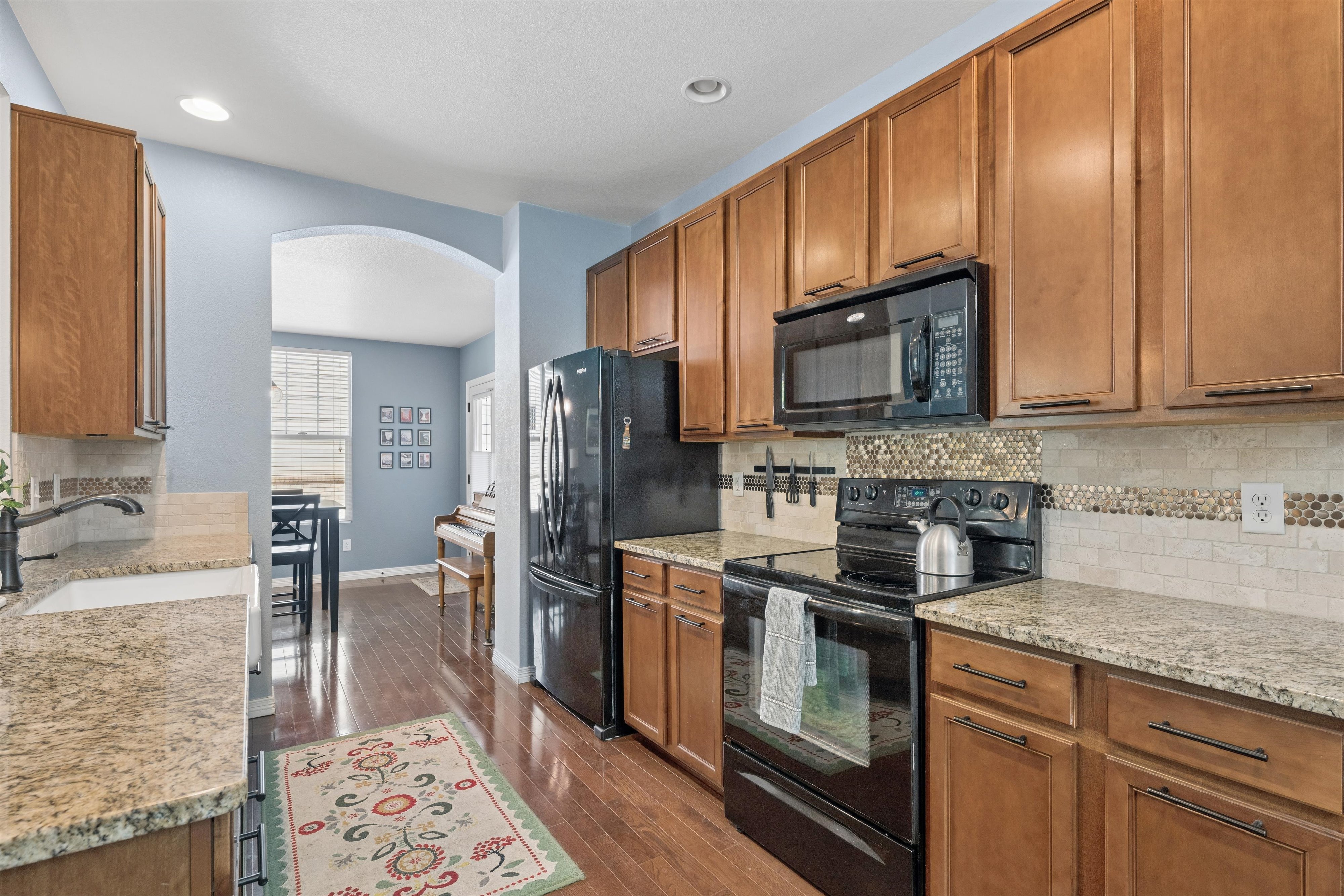  Beautiful 3-Bedroom, 3-Bath Home On A Charming Tree-Lined Street - 物件實景