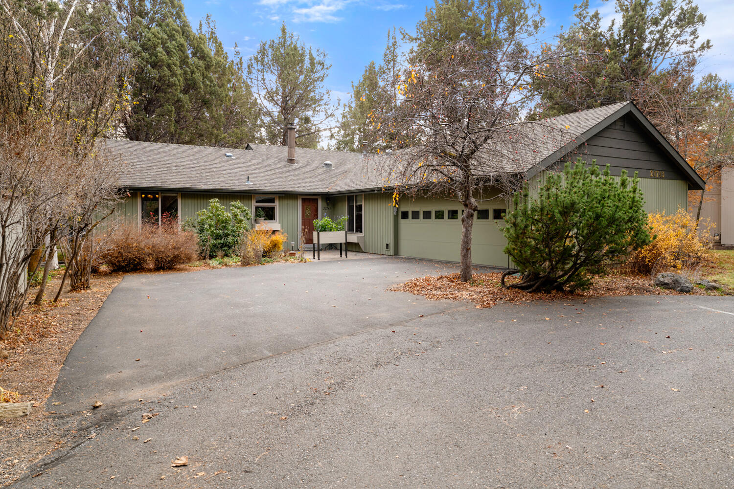 Bend, Oregon, 97702, United States, 2 Bedrooms Bedrooms, ,2 BathroomsBathrooms,Residential,For Sale,1991930