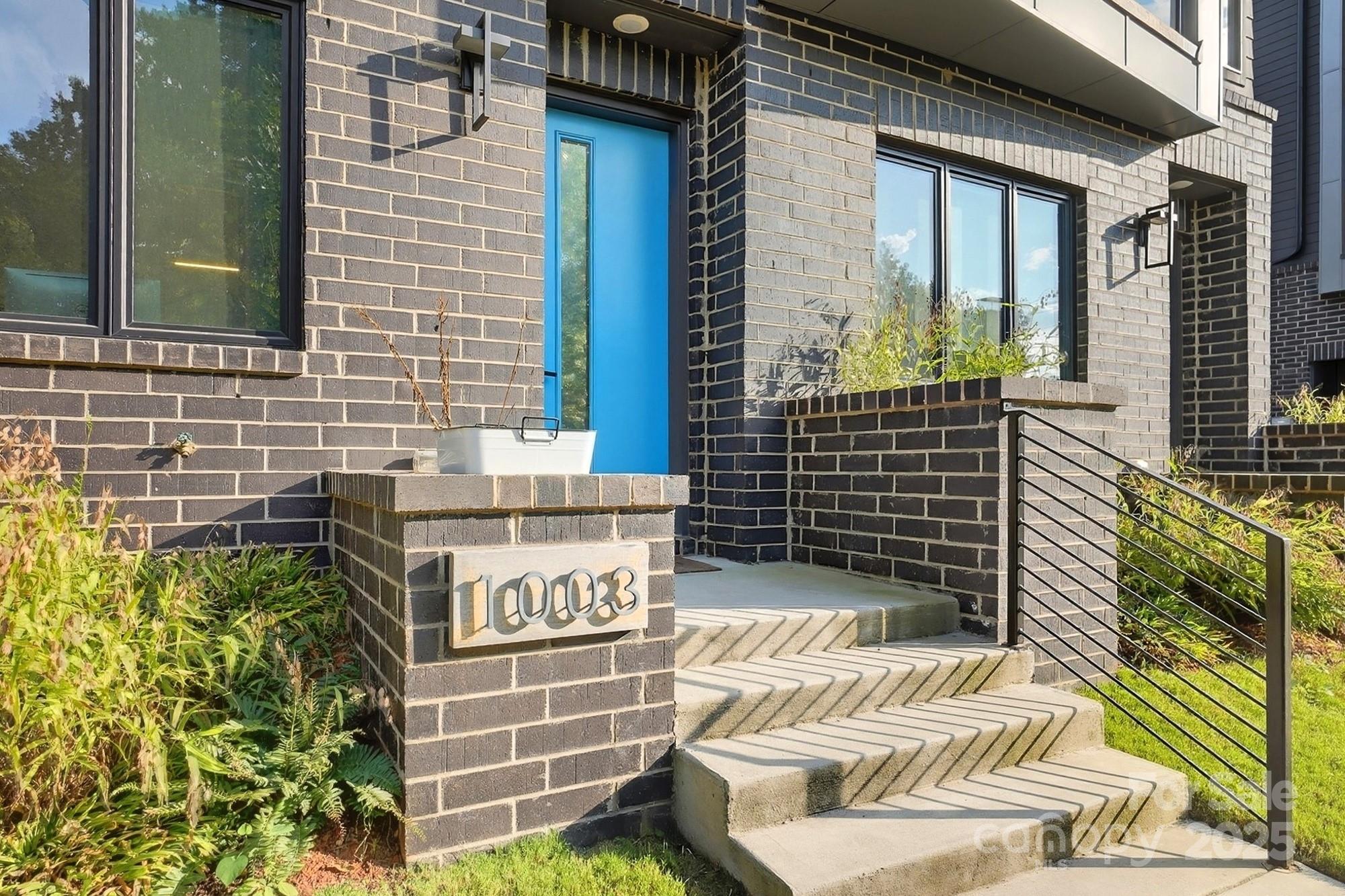 Charlotte, North Carolina, 28205, United States, 2 Bedrooms Bedrooms, ,3 BathroomsBathrooms,Residential,For Sale,1956240