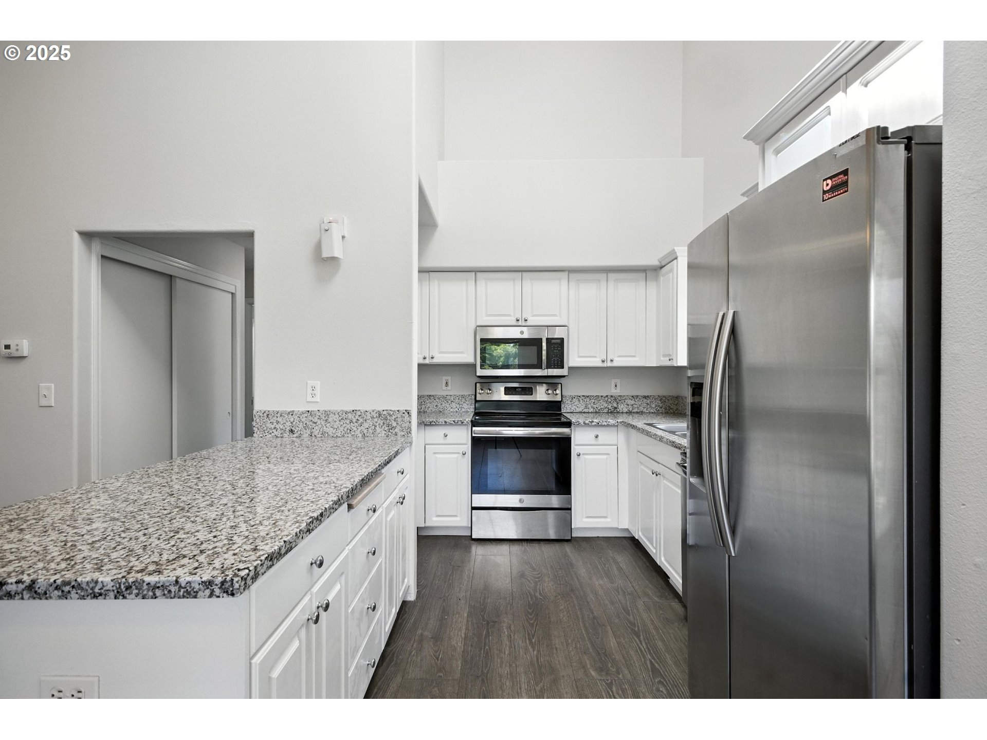 Portland, Oregon, 97266, United States, ,Residential,For Sale,1865465