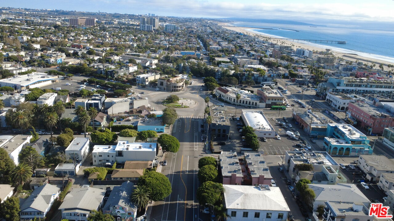 Venice, California, 90291, United States, 2 Bedrooms Bedrooms, ,2 BathroomsBathrooms,Residential,For Sale,1989635
