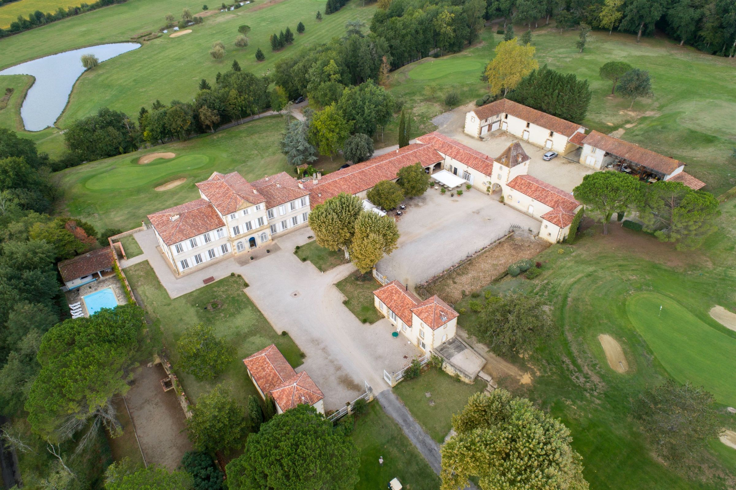 Beautifull castle with 70 hectares with lakes and 3.5 of building land. - 物件實景