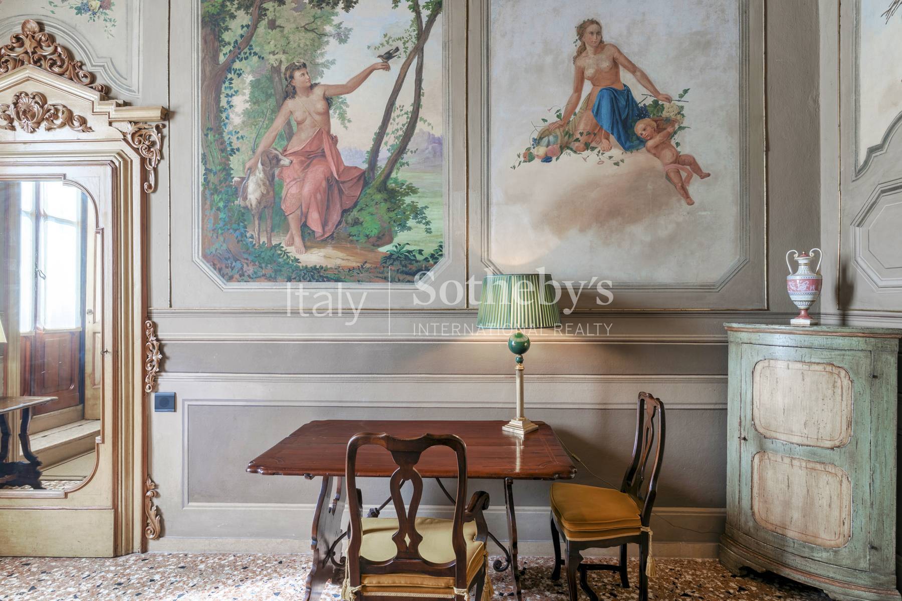  Iconic frescoed residence with terrace in Piazza delle Erbe - 物件實景