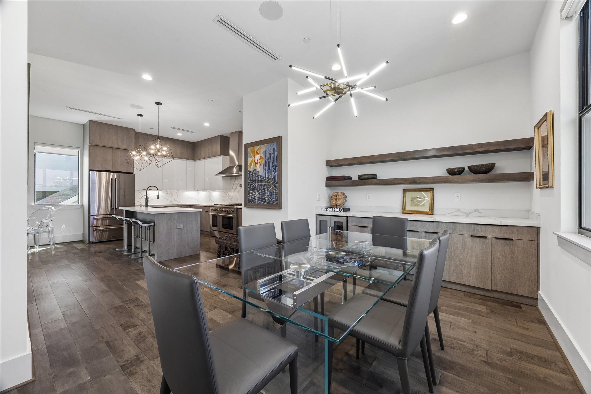  2435 Sheridan Street - 物件實景