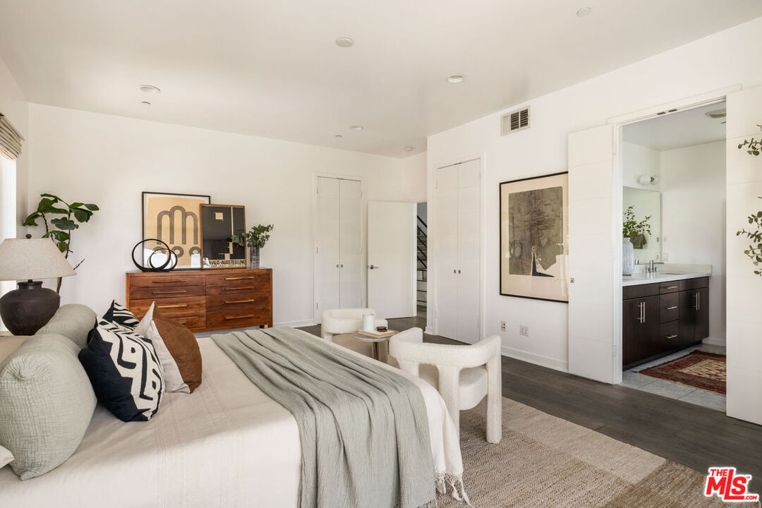 Los Angeles, California, 90026, United States, 3 Bedrooms Bedrooms, ,4 BathroomsBathrooms,Residential,For Sale,1927240