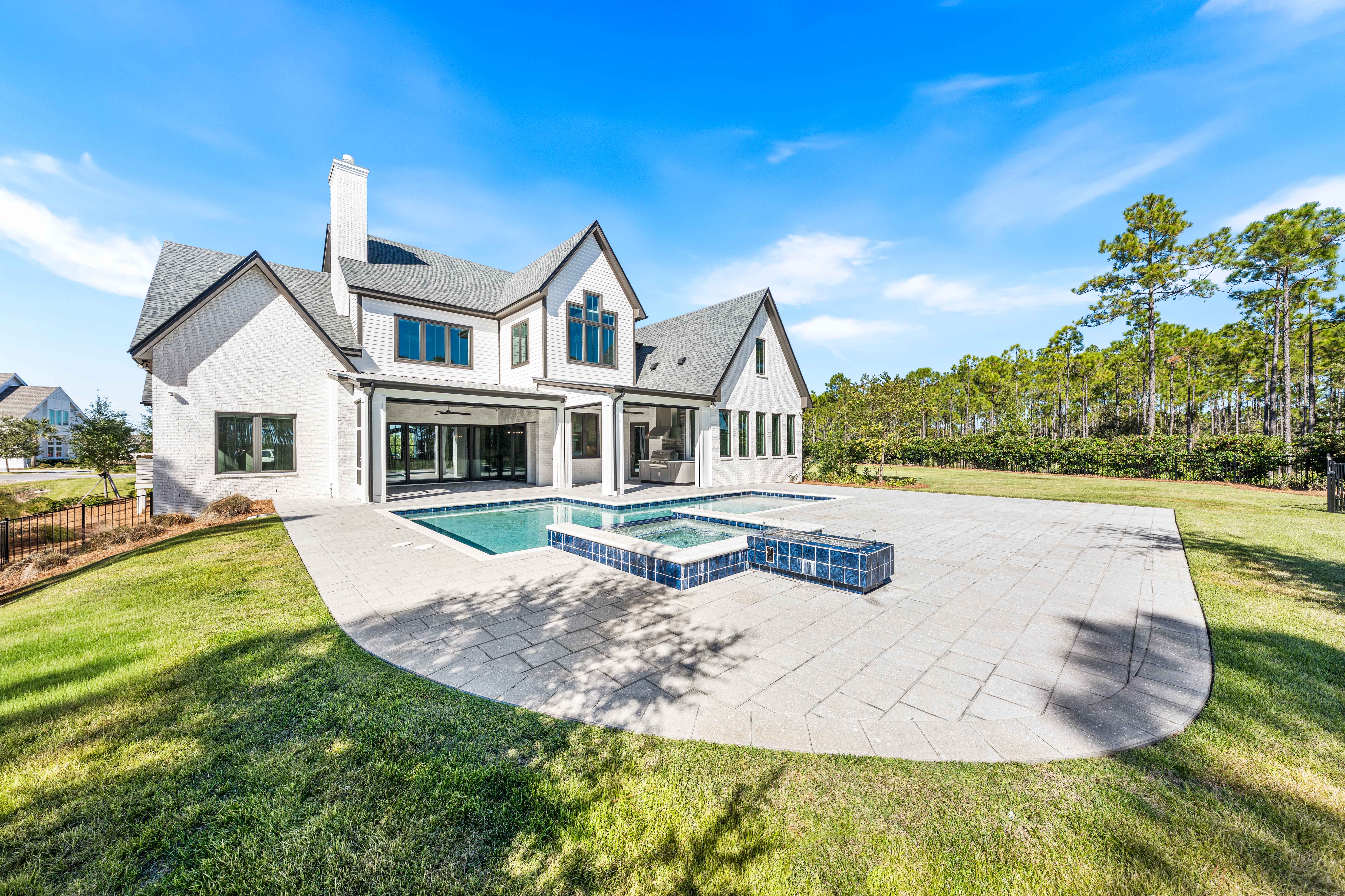  Spectacular Home With Spacious Yard Including Pool, Spa And Outdoor Kitchen - 物件實景