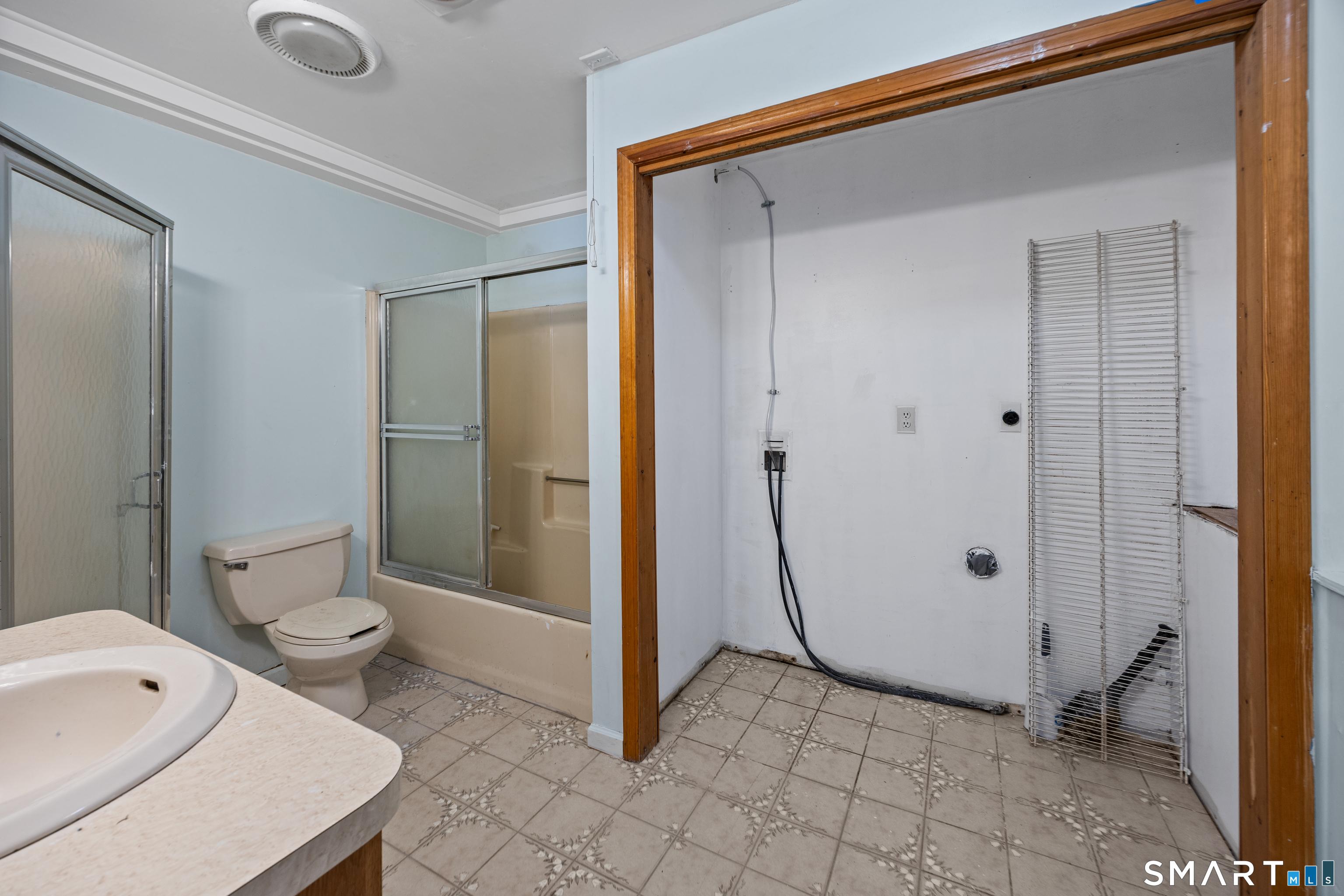 Southington, Connecticut, 06489, United States, 5 Bedrooms Bedrooms, ,3 BathroomsBathrooms,Residential,For Sale,2007439