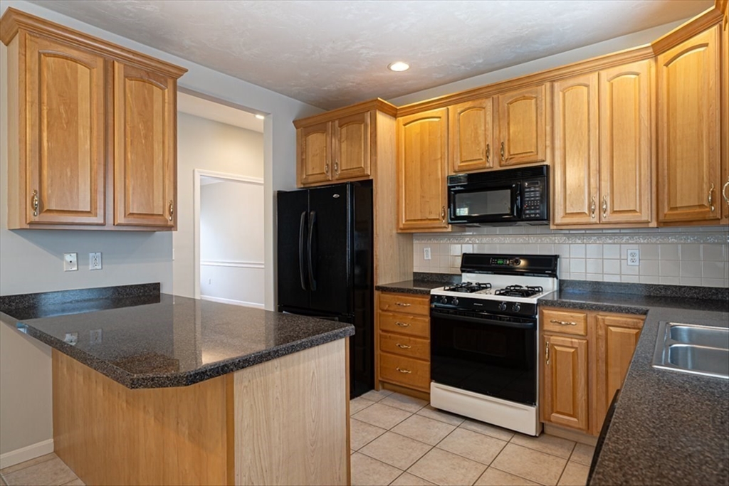 Milford, Massachusetts, 01757, United States, 2 Bedrooms Bedrooms, ,2 BathroomsBathrooms,Residential,For Sale,1982963