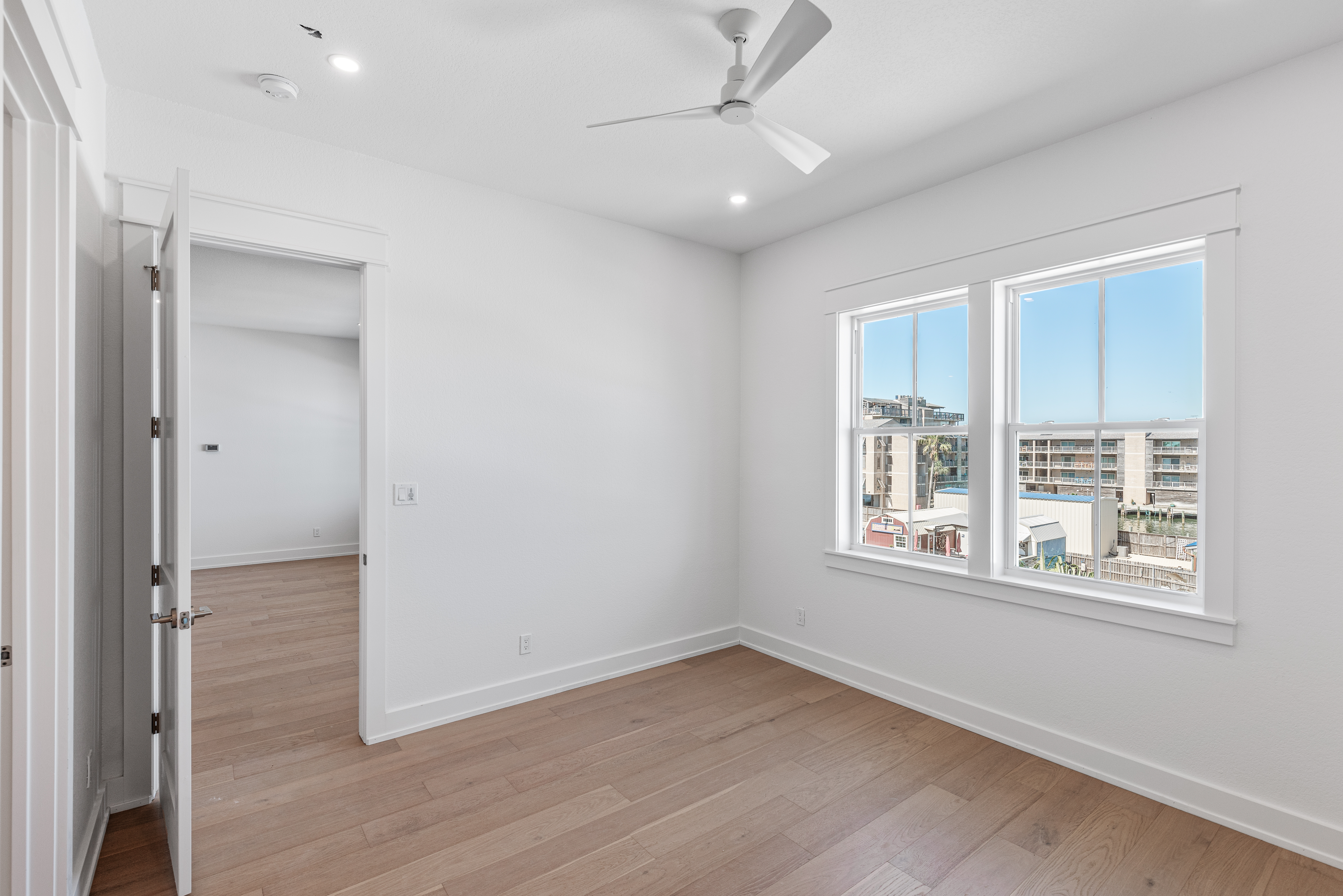  Unique Waterfront Residence - 物件實景