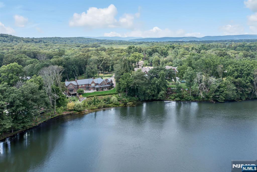 Franklin Lakes, New Jersey, 07417, United States, 6 Bedrooms Bedrooms, ,7 BathroomsBathrooms,Residential,For Sale,1903757