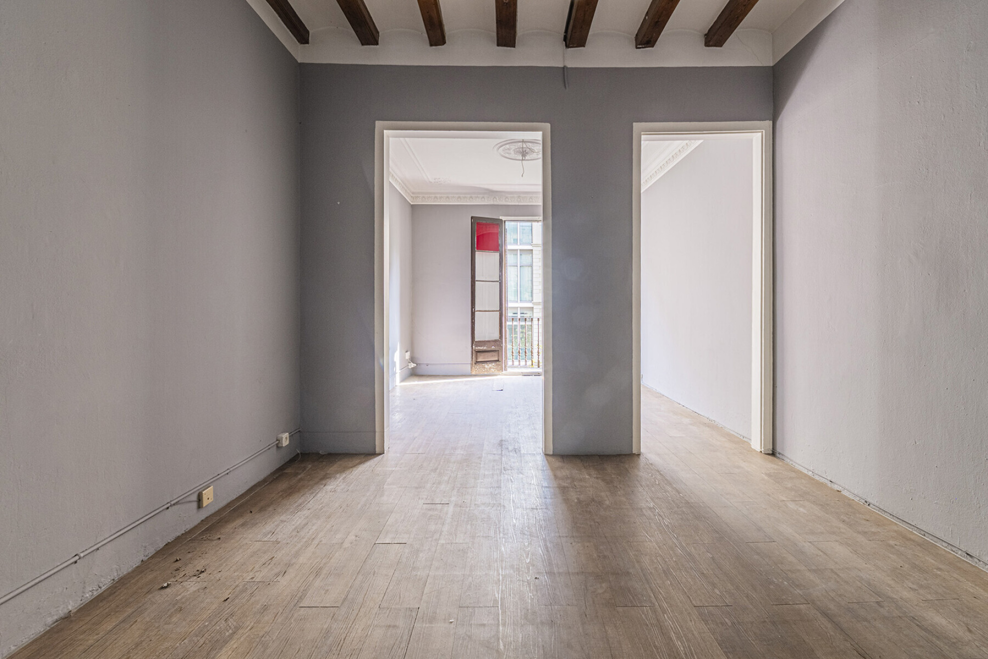  Historical apartment to renovate on prime location in Eixample - 物件實景