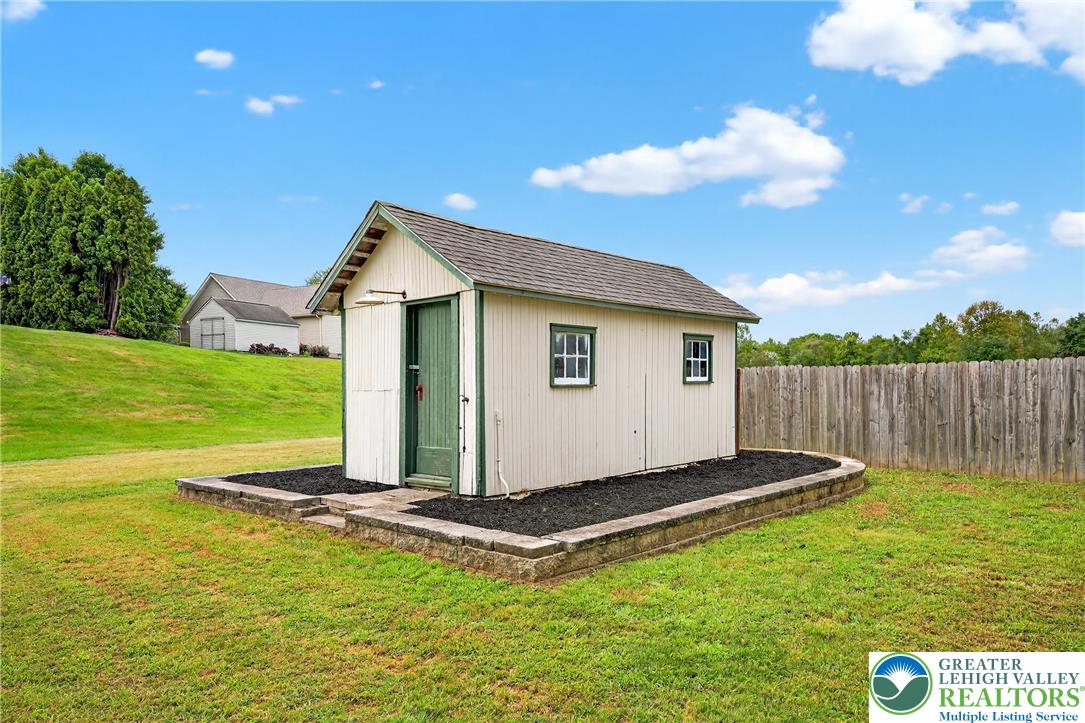 East Allen Twp, Pennsylvania, 18017, United States, 4 Bedrooms Bedrooms, ,2 BathroomsBathrooms,Residential,For Sale,1926367