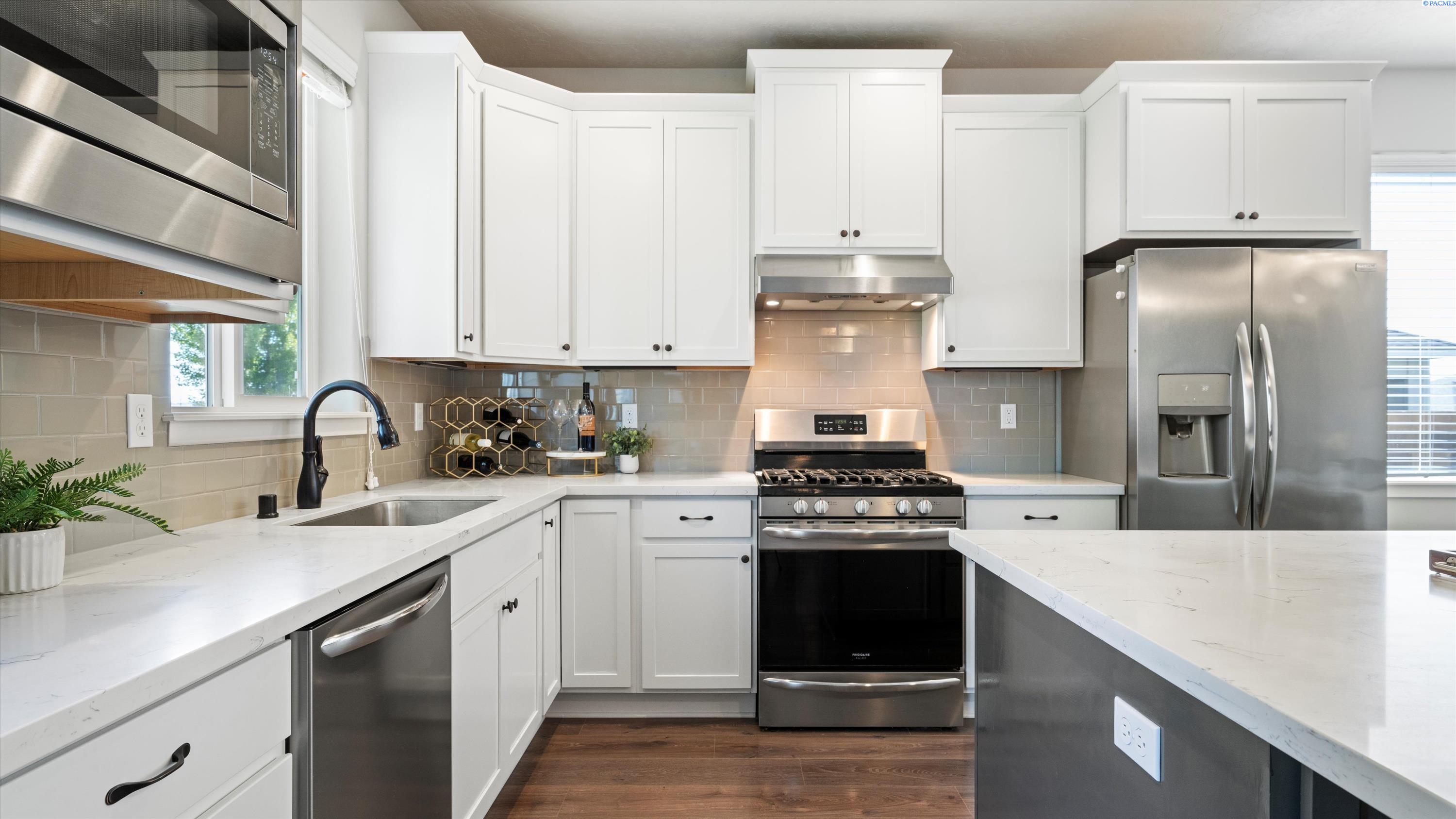 Richland, Washington, 99352, United States, 5 Bedrooms Bedrooms, ,3 BathroomsBathrooms,Residential,For Sale,1947439